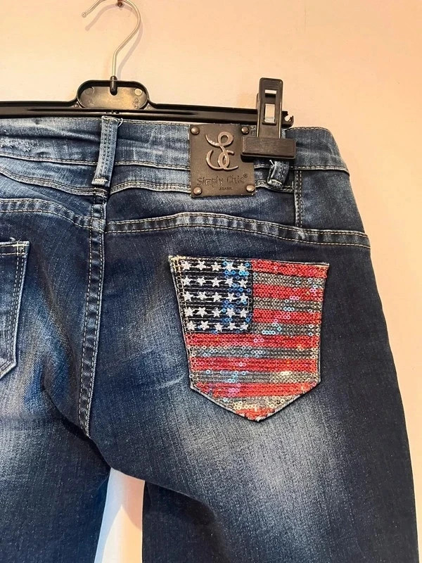 Jeans Simply Chic azul oscuro con bandera de EE. UU. de lentejuelas y2k Talla S/36 – Simply Chic – taille S / 36 / 8