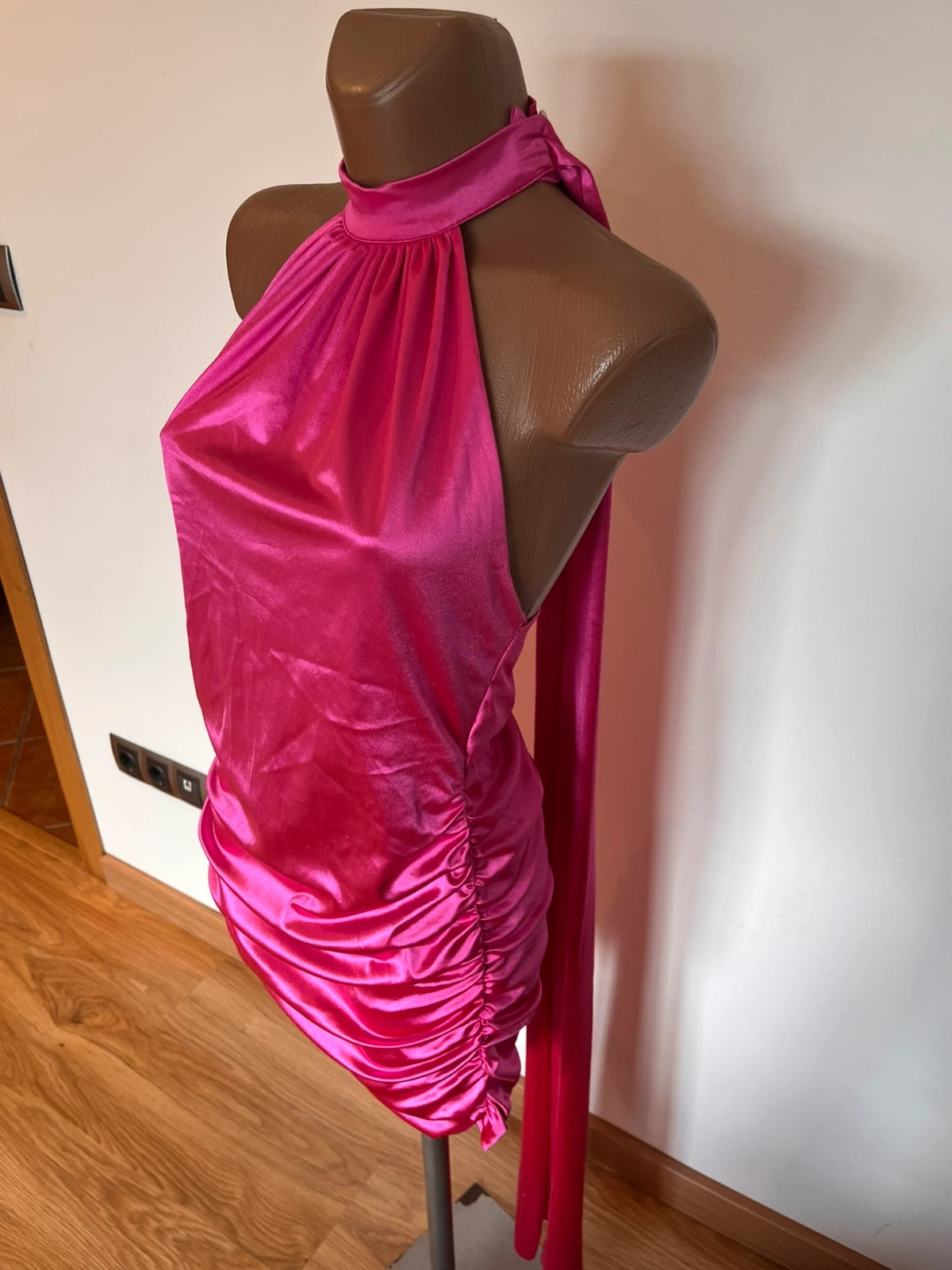 Vestido fucsia efecto satén drapeado con cuello halter · Talla S/M – Oh Juliette – taille S 3