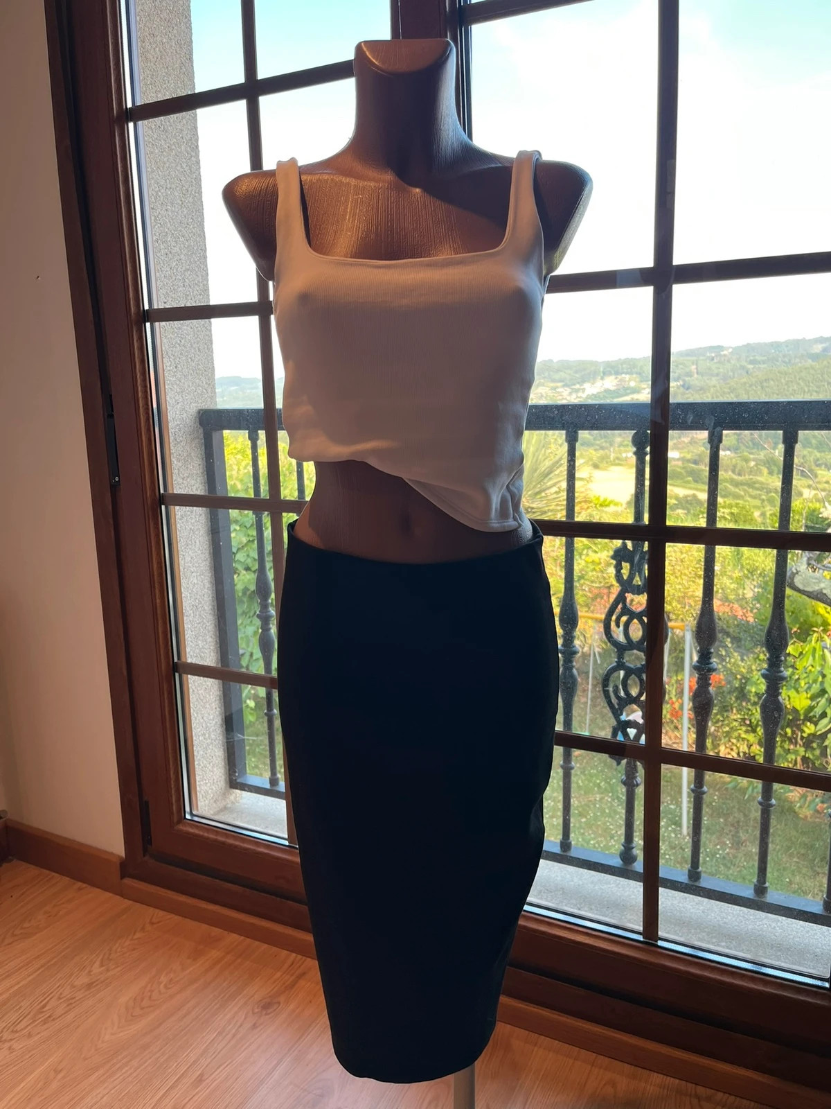 Falda lápiz negra elástica | Midi | Talla L