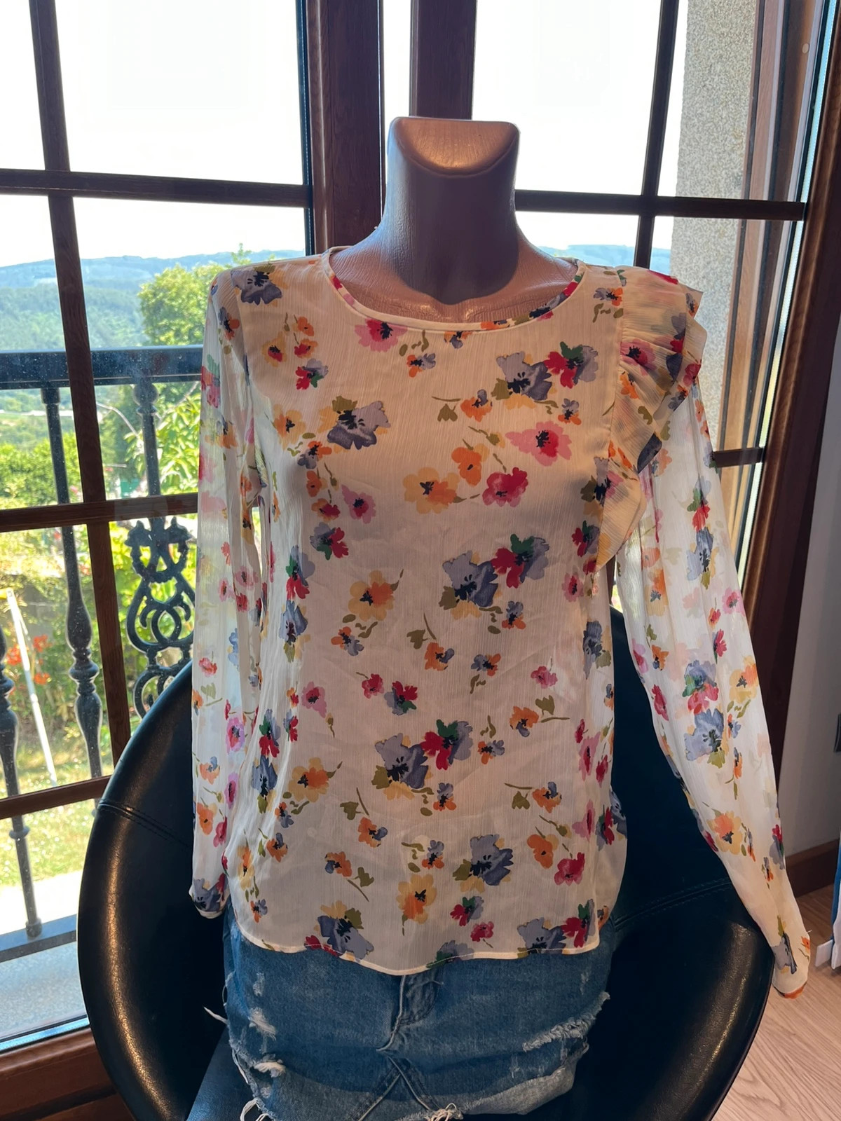 Blusa floral Zara Woman semitransparente con volante – Talla M – Zara – taille M 2
