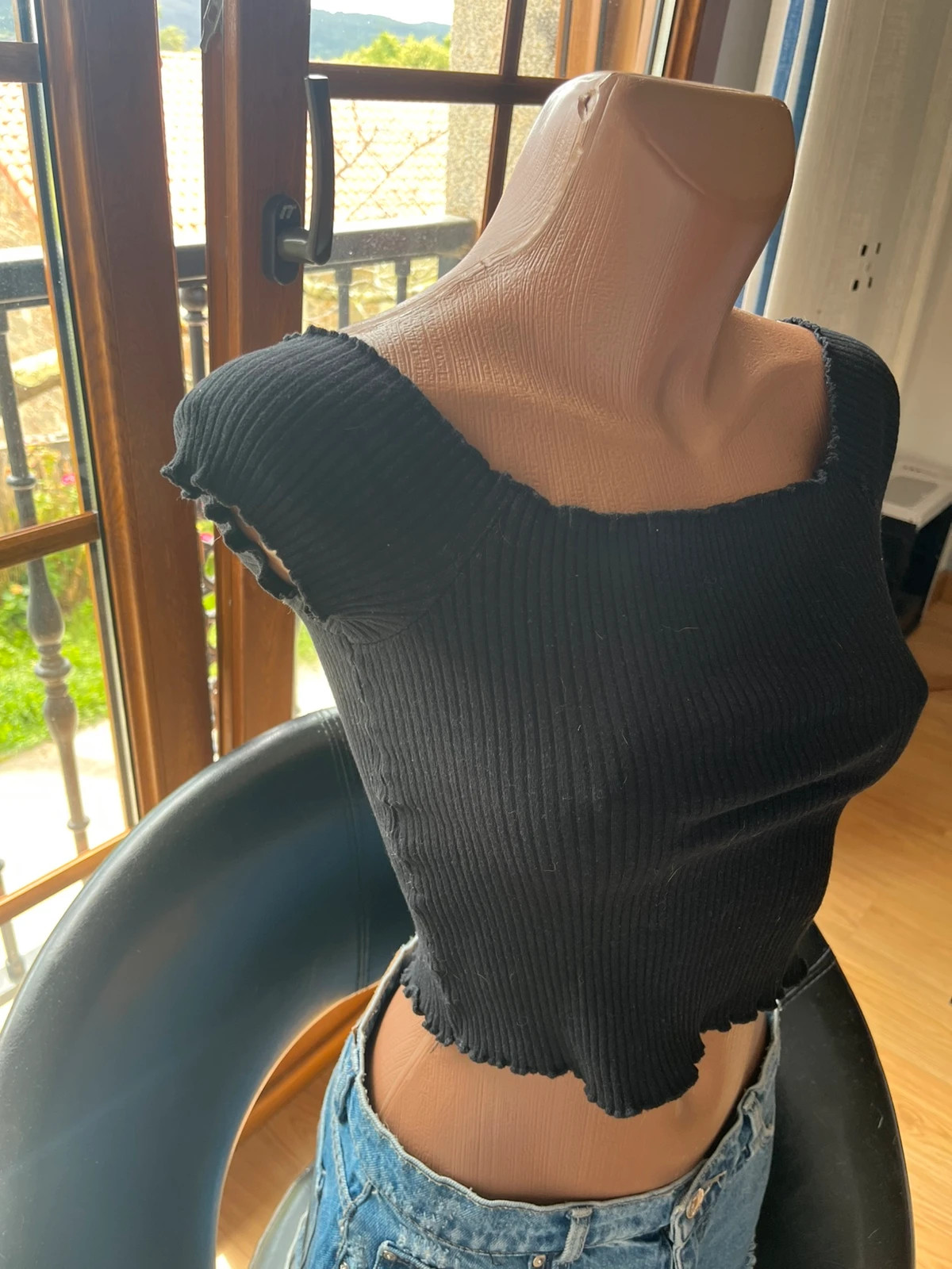 Top canalé negro hombros descubiertos – Talla S – Inditex – taille S / 36 / 8 2
