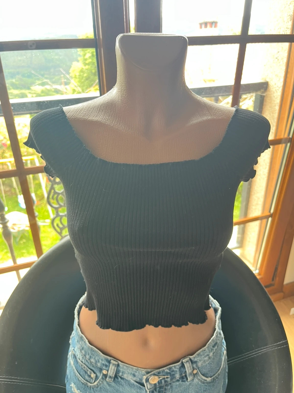 Top canalé negro hombros descubiertos – Talla S