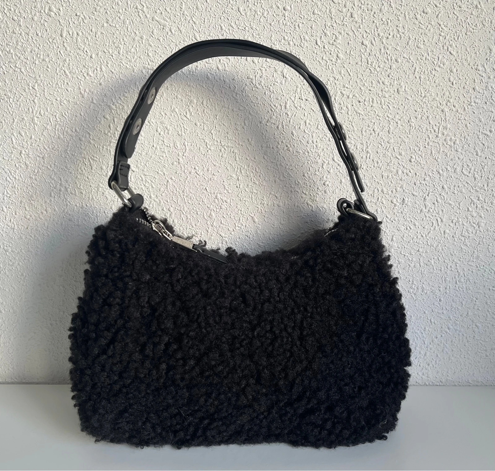 Bolso borreguillo negro Parfois