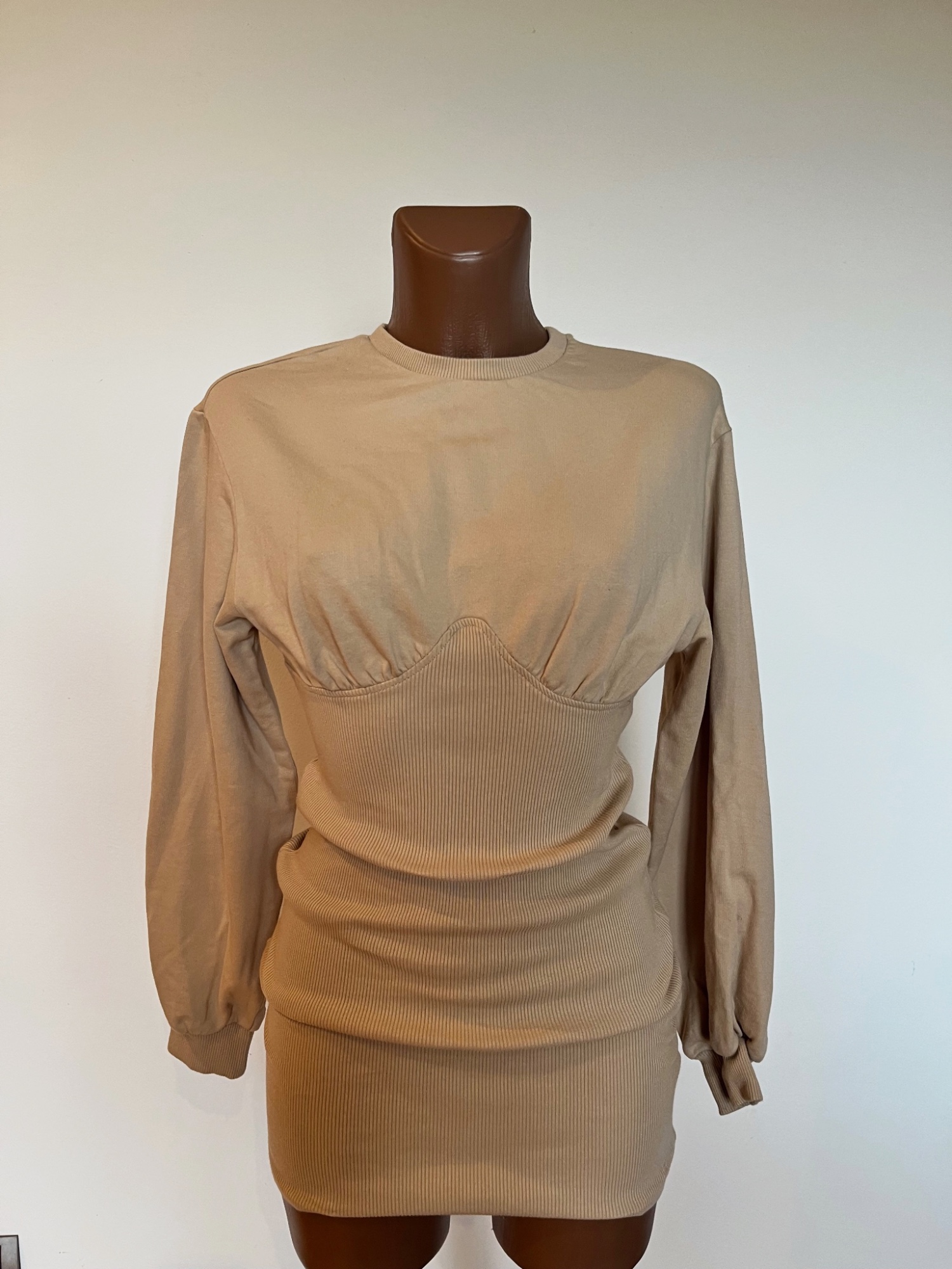 Bershka vestido mini beige efecto corsé XS