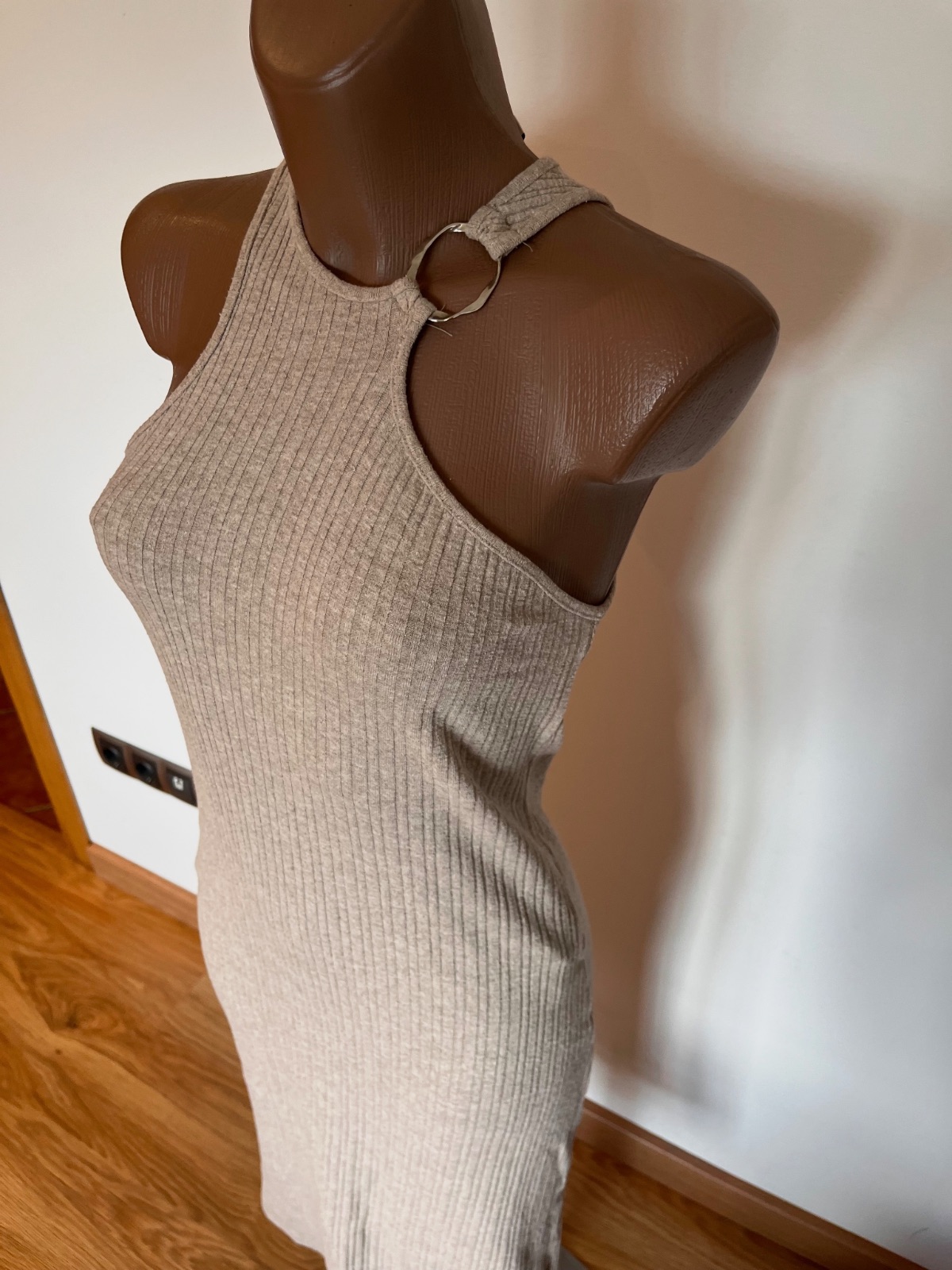 Vestido midi de punto canalé beige con detalle de aro - Stradivarius - Talla S – Stradivarius – taille S 3