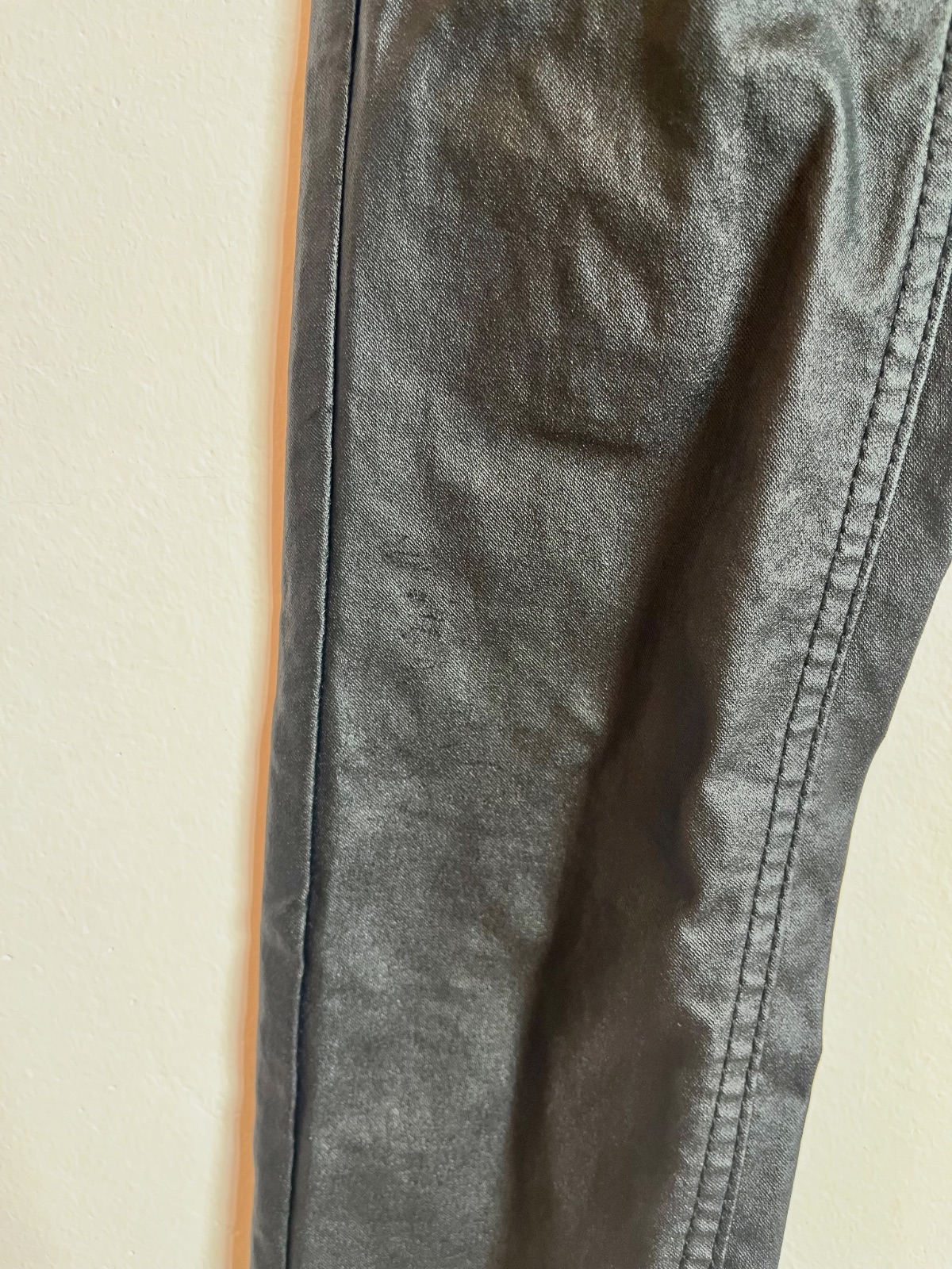 Stradivarius pantalón skinny efecto encerado negro – Stradivarius – taille Taille unique 4