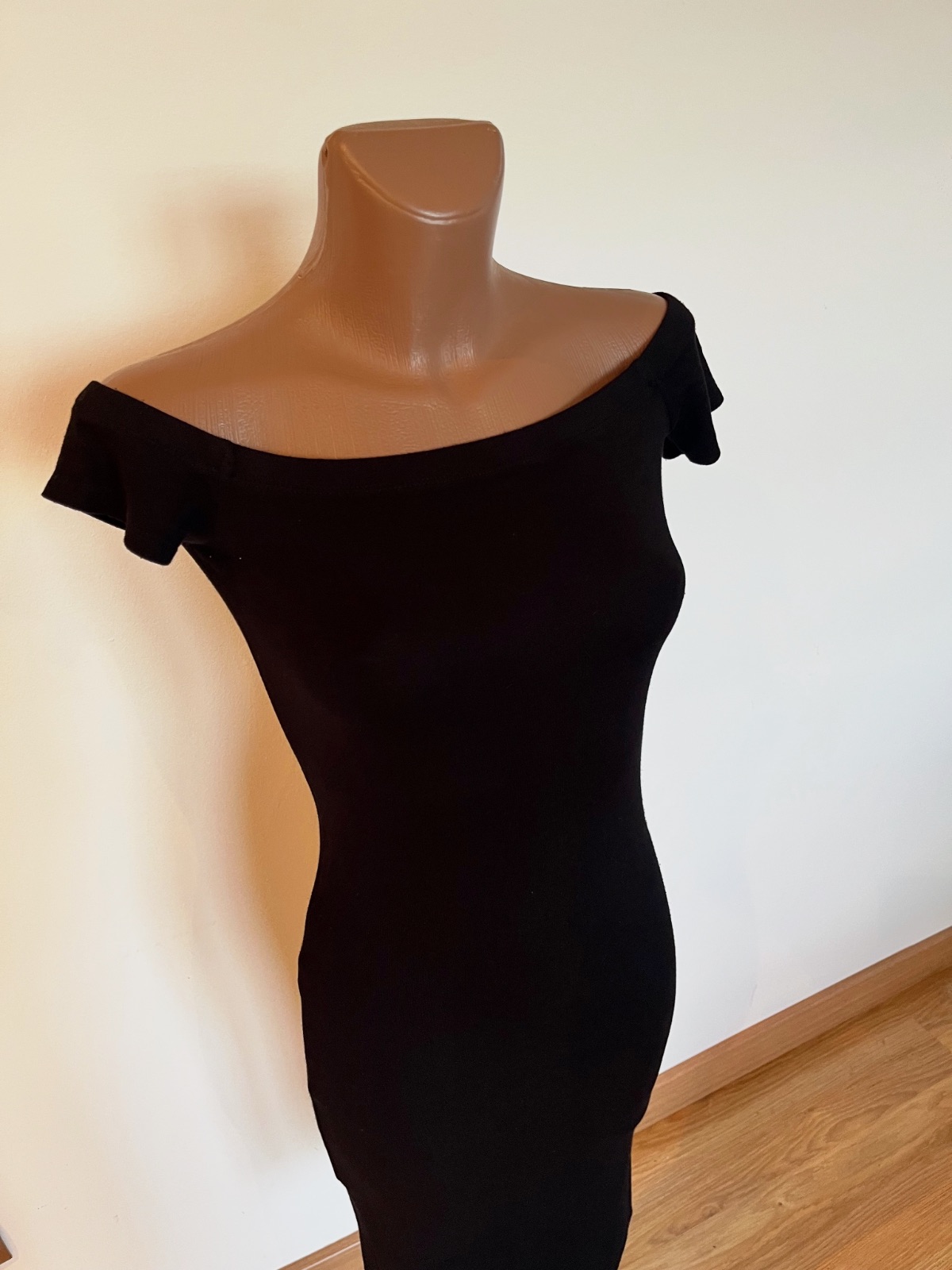 Bershka vestido midi negro bodycon hombros descubiertos talla S – Bershka – taille S 2