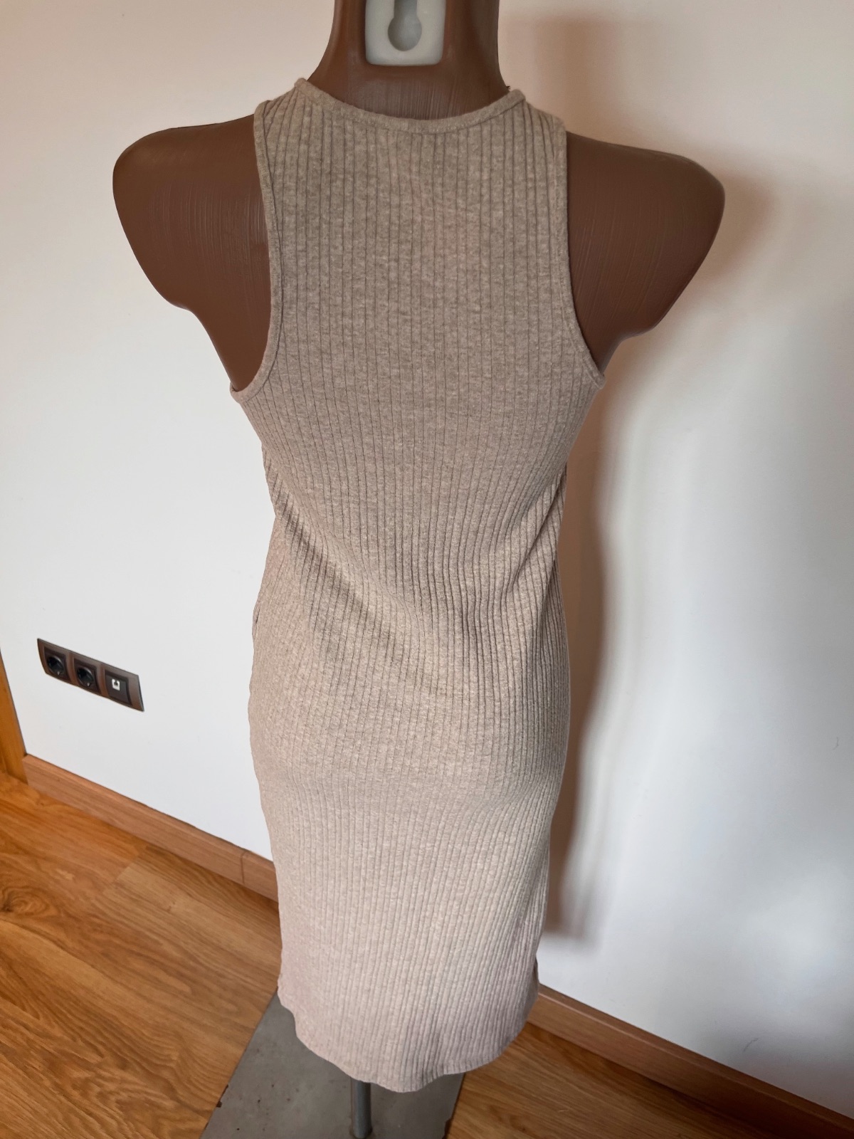 Vestido midi de punto canalé beige con detalle de aro - Stradivarius - Talla S – Stradivarius – taille S 4