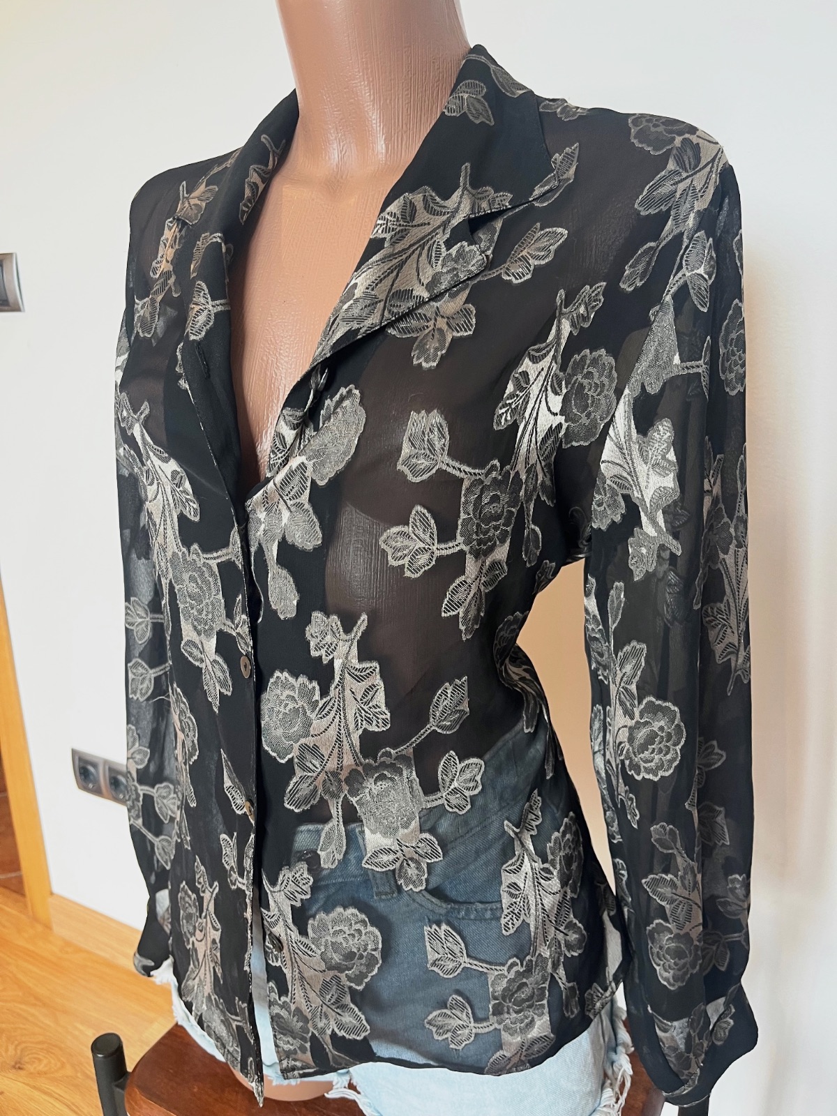 Camisa vintage negra semitransparente floral con solapas estilo retro – Sin marca – taille M 2