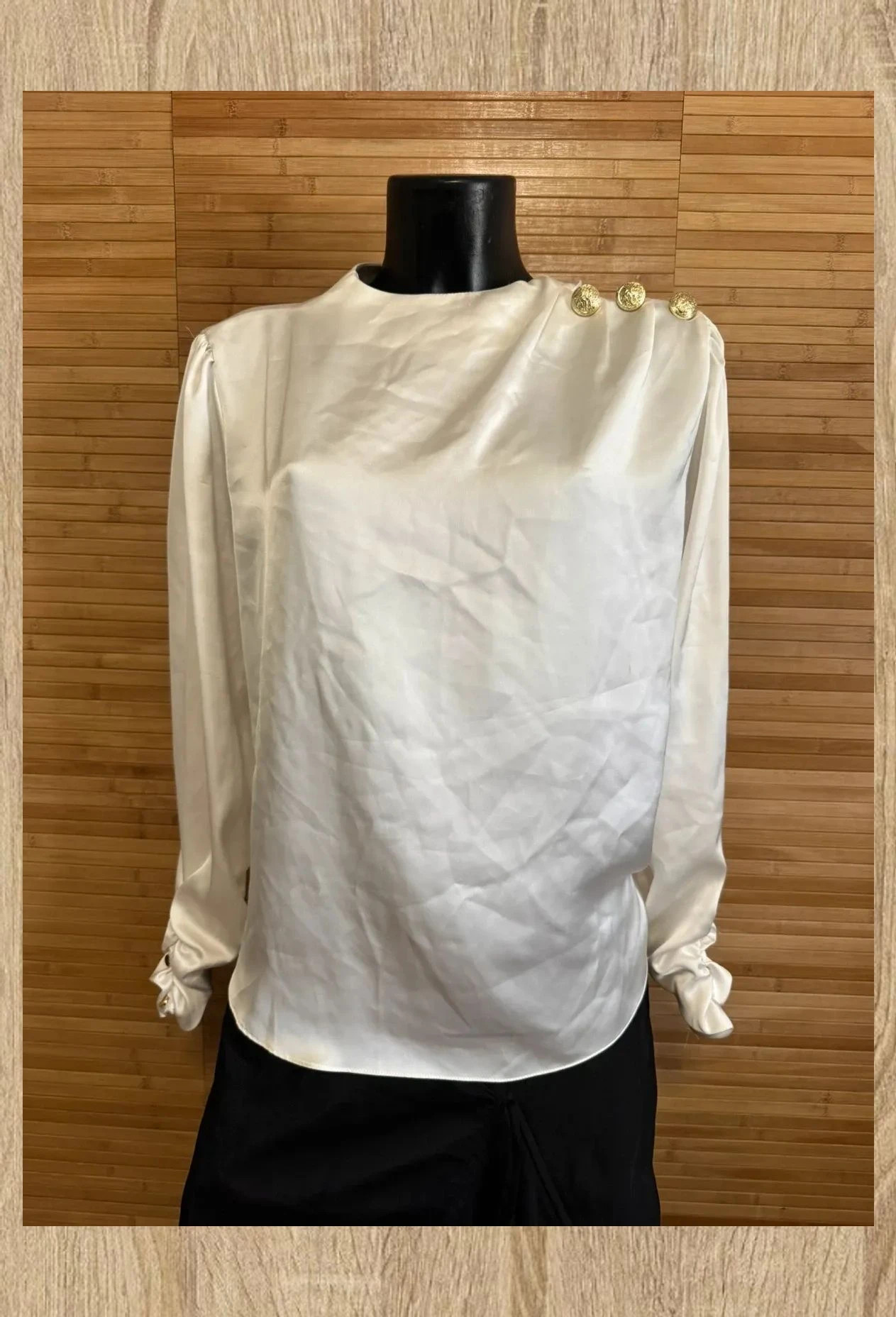 Blusa blanca satinada de River island , talla 42 😍