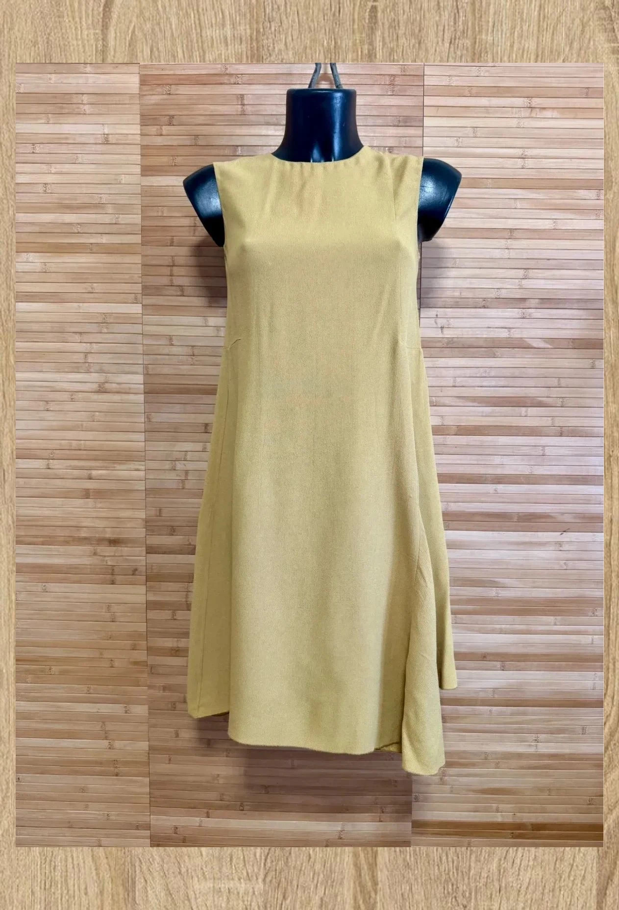 Divino Vestido marca marni, color caqui mostaza, talla 38 😍