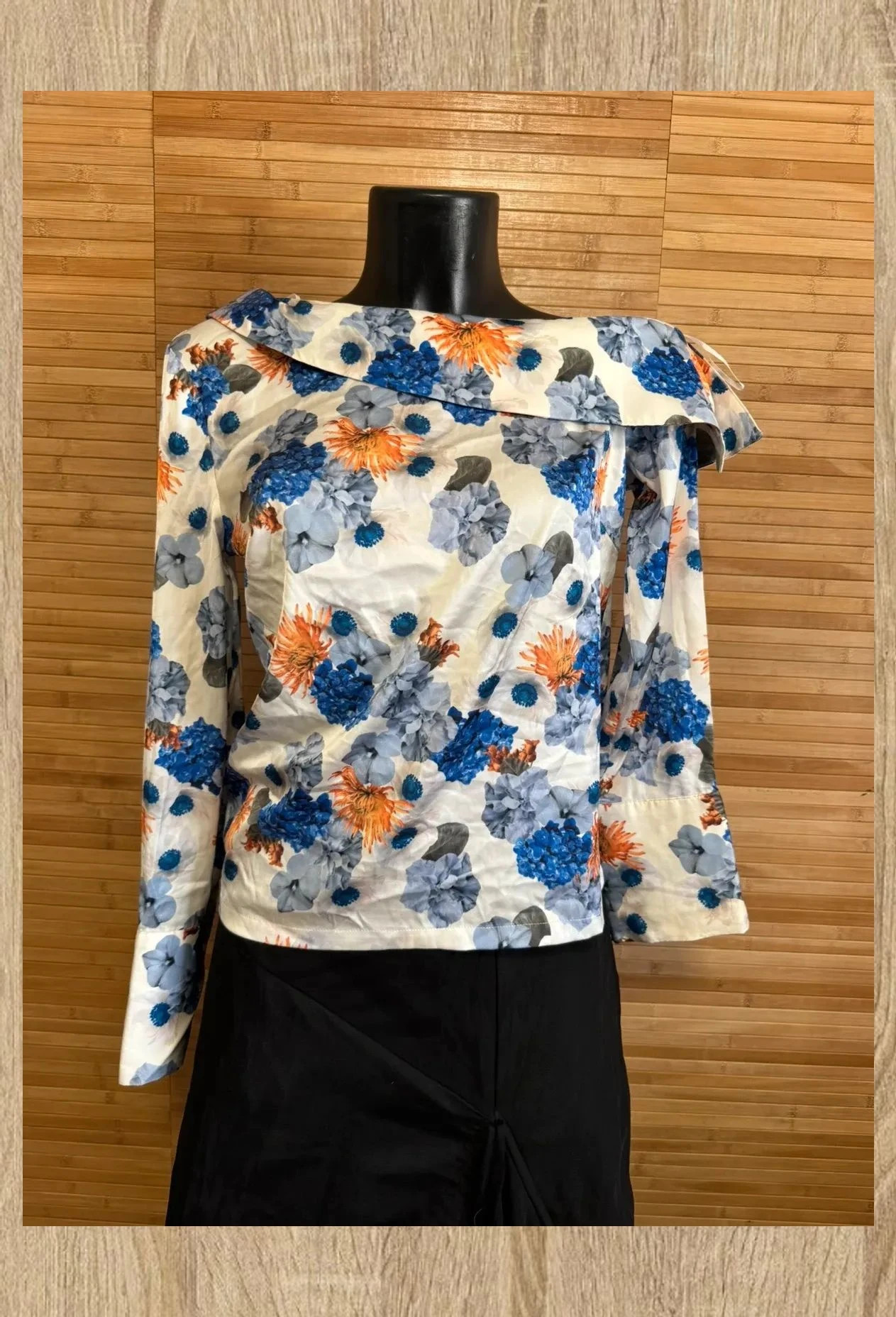 Divina blusa flores de Andrea Hedenstedt talla 36 😍
