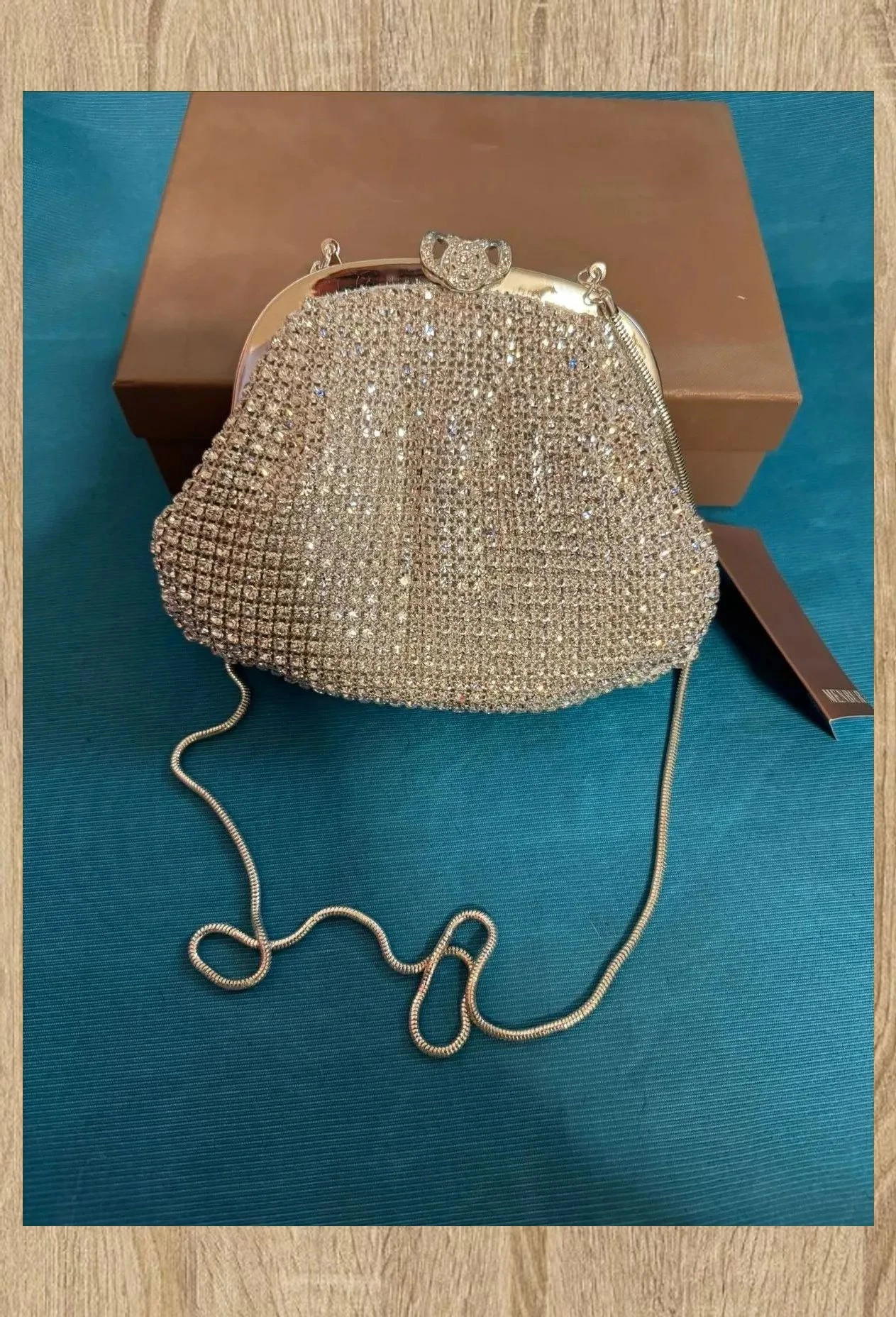 Espectacular bolsito pedreria cristal , color plateado 😍 – Menbur 2