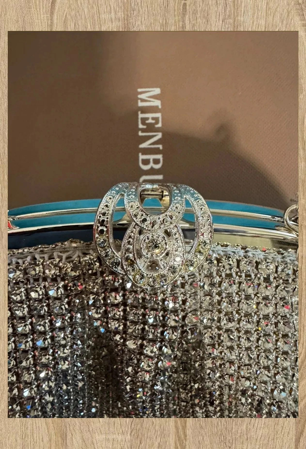 Espectacular bolsito pedreria cristal , color plateado 😍 – Menbur 5