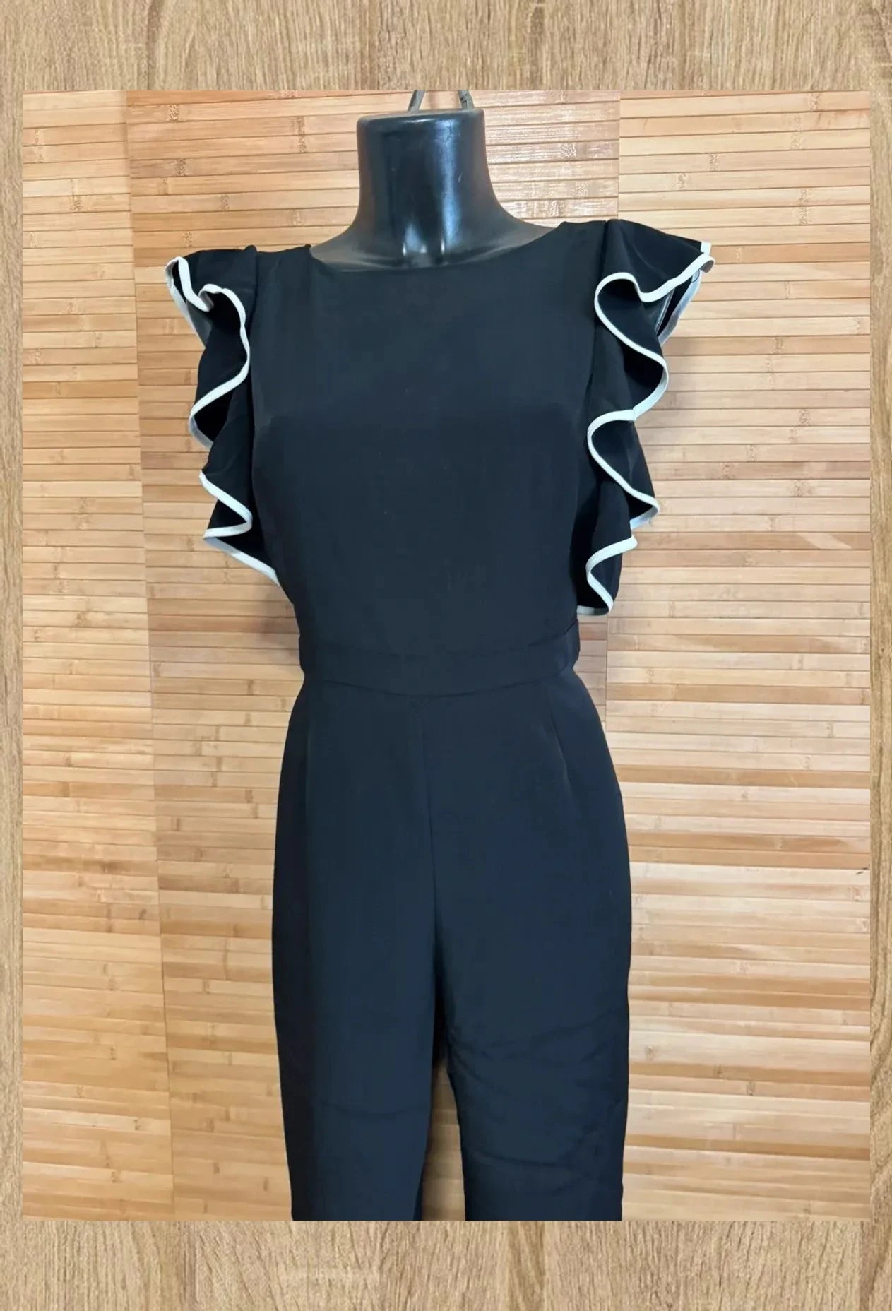 Divino mono negro con volantes , marca collection London , talla 38 😍 – Collection London – taille M / 38 / 10 3
