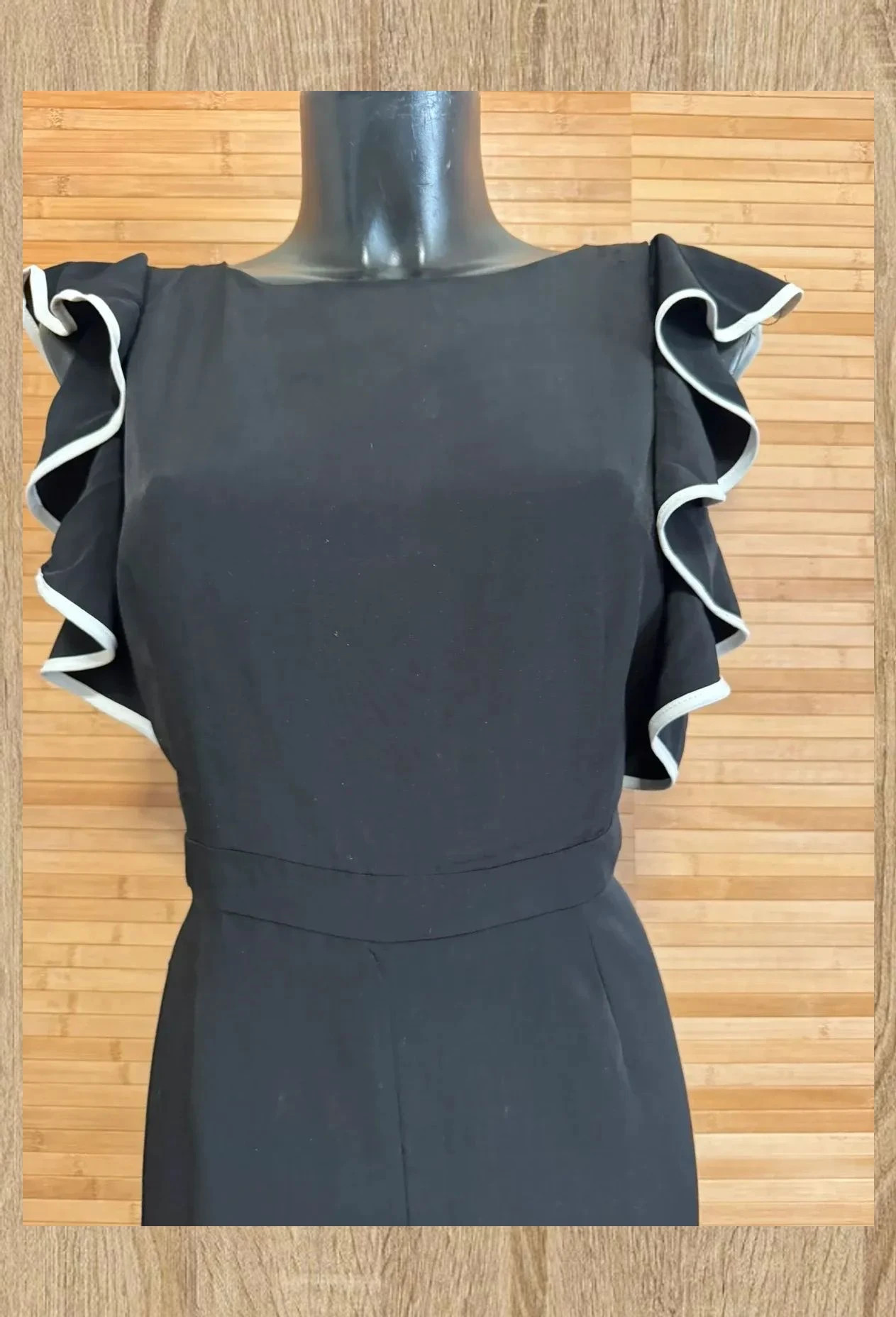Divino mono negro con volantes , marca collection London , talla 38 😍 – Collection London – taille M / 38 / 10 5