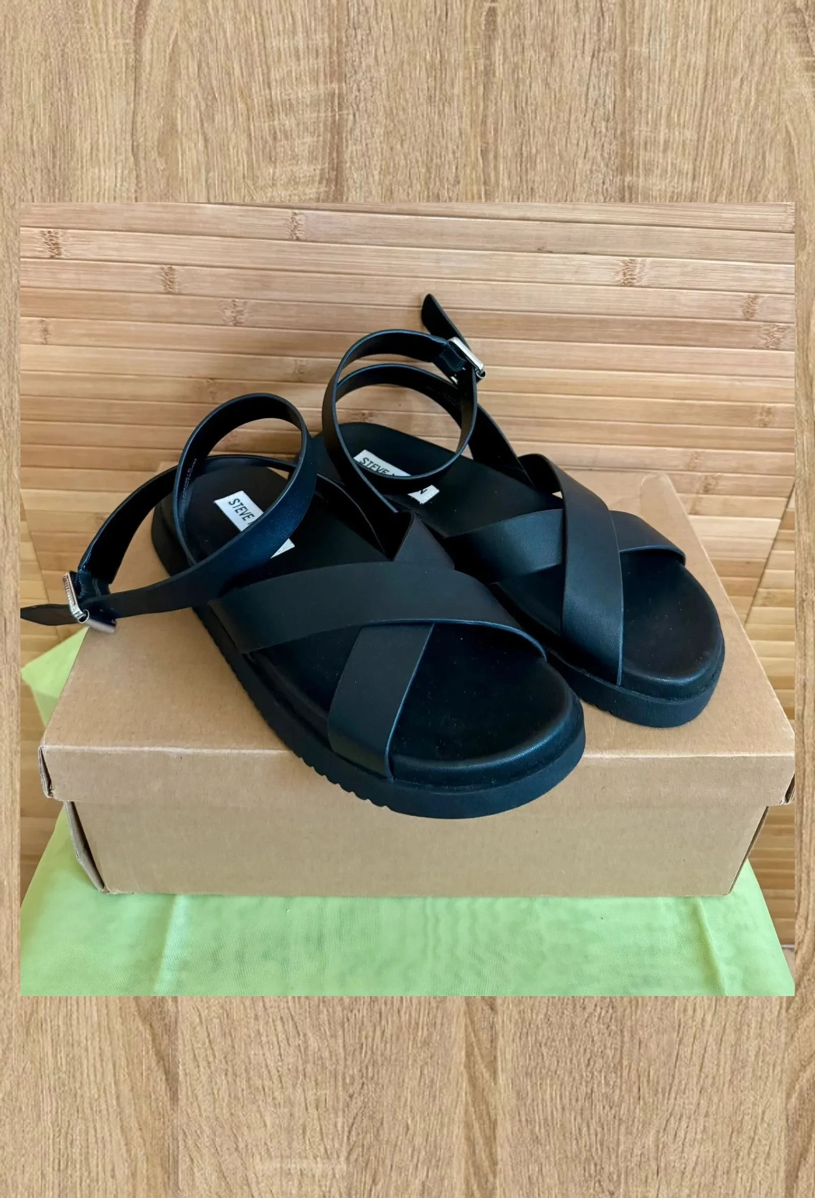 Sandalias planas negras de piel de Steve Madden , número 38 😍