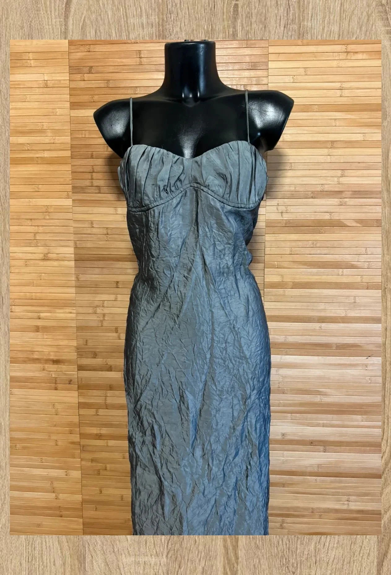Divino vestido satinado tela arrugada de Zara , talla L 😍 – Zara – taille L / 40 / 12 3