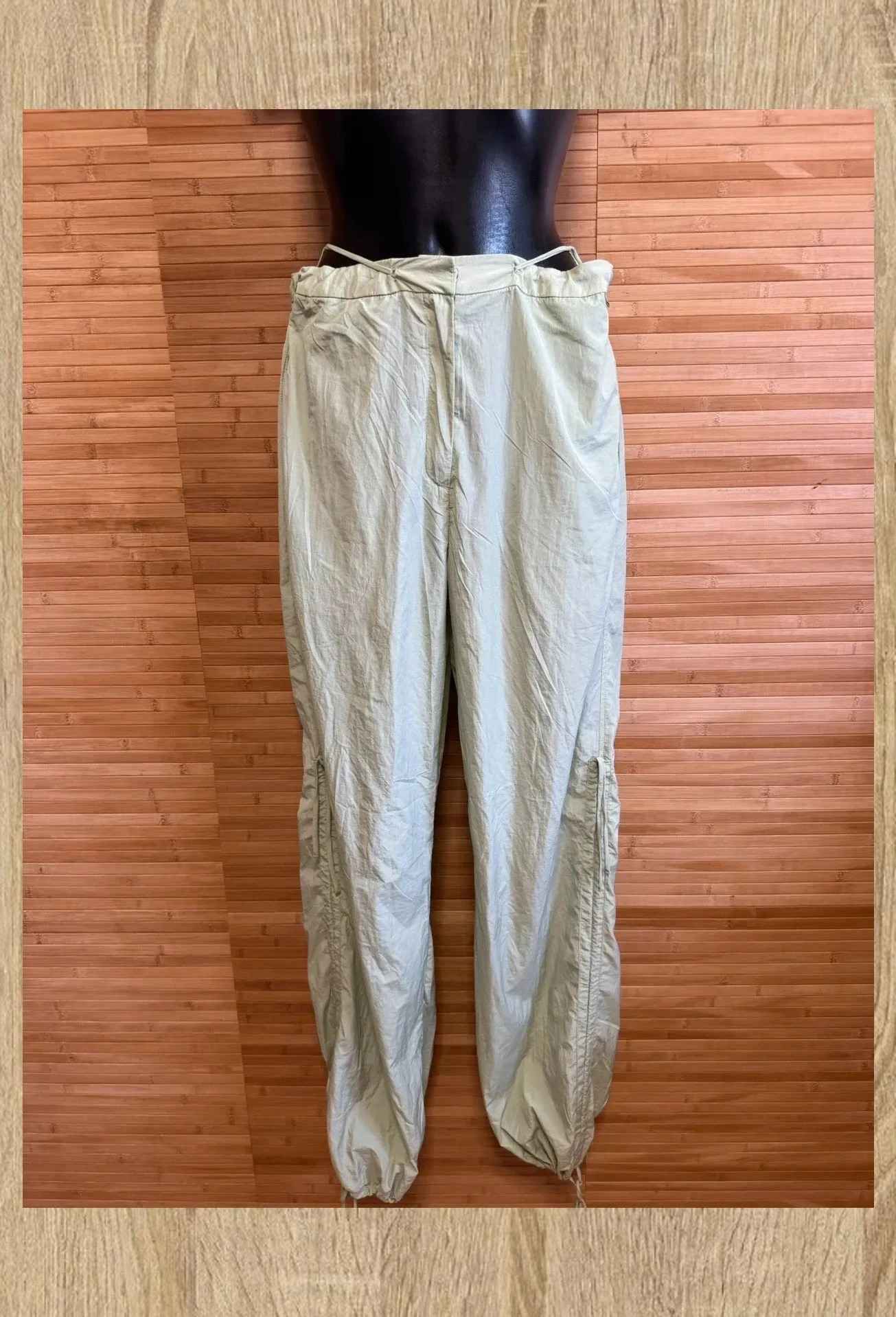 Divino pantalón cargo de Oceans Apart , talla L 😍