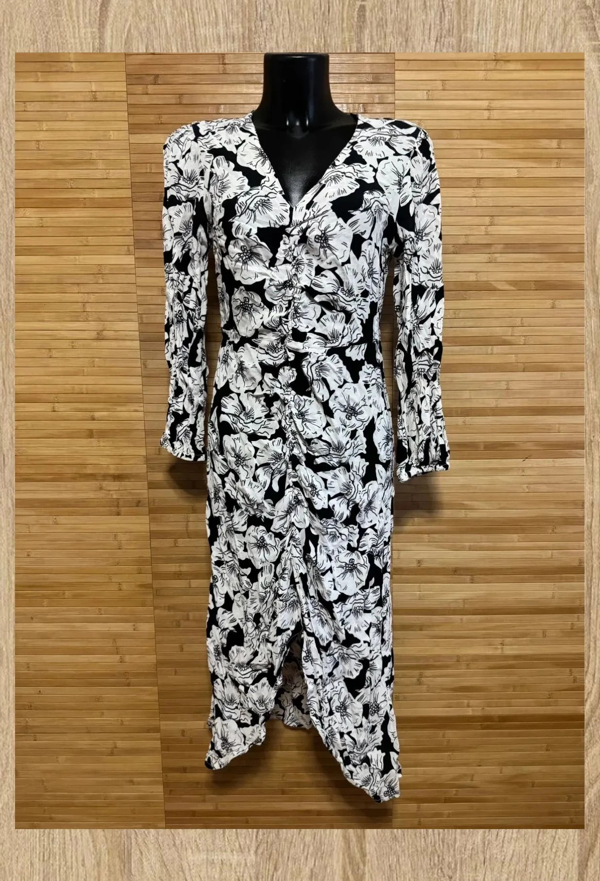 Divino vestido flores marca River island , talla 40 😍