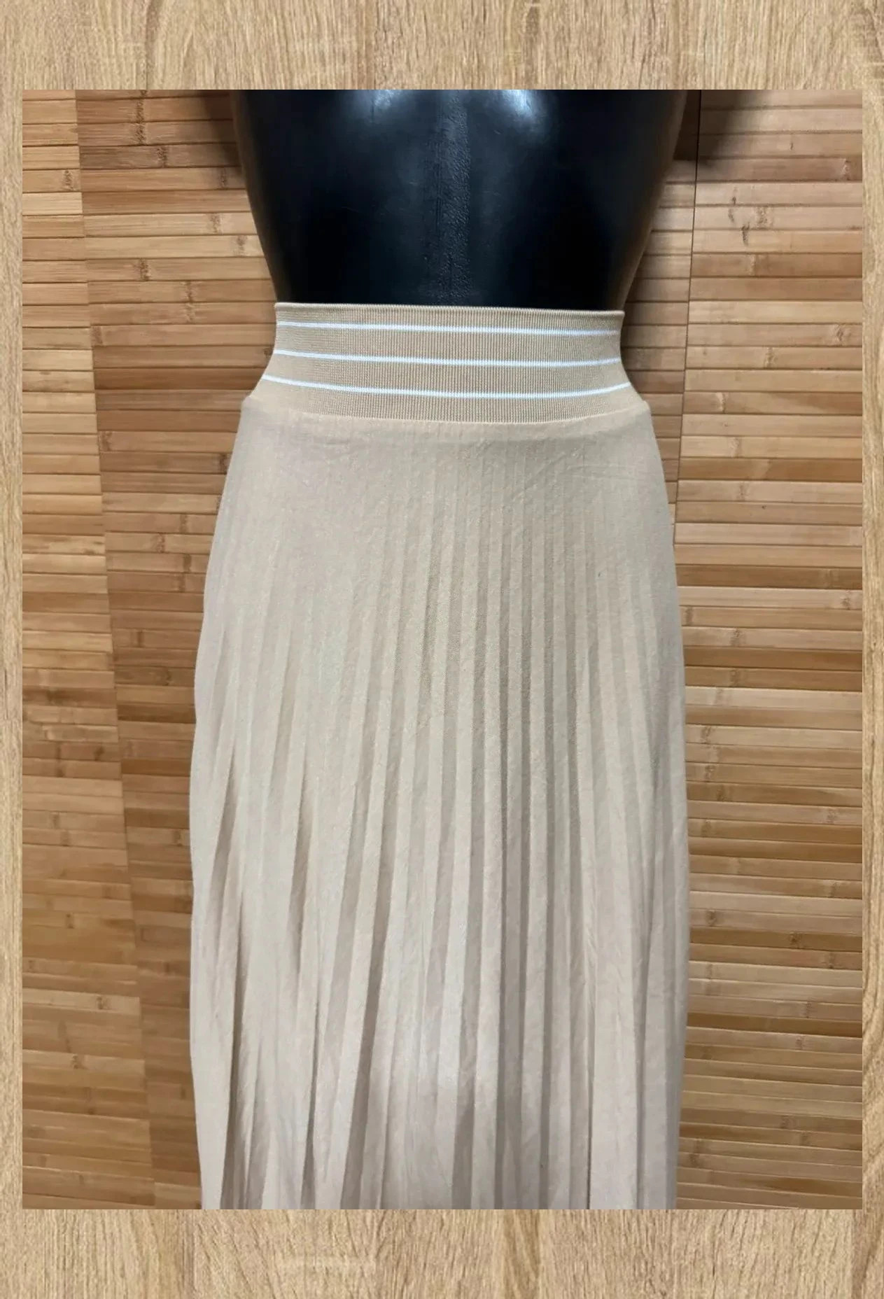 Divina falda plisada marca Simple , talla XL , cintura elástica 😍 – SIMPLE – taille XL / 42 / 14 3