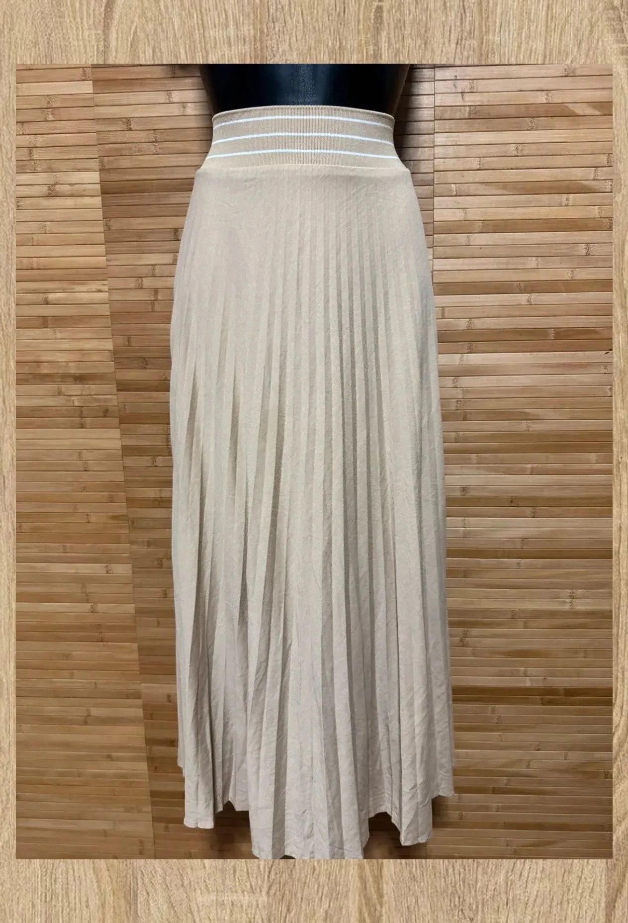 Divina falda plisada marca Simple , talla XL , cintura elástica 😍 – SIMPLE – taille XL / 42 / 14 2