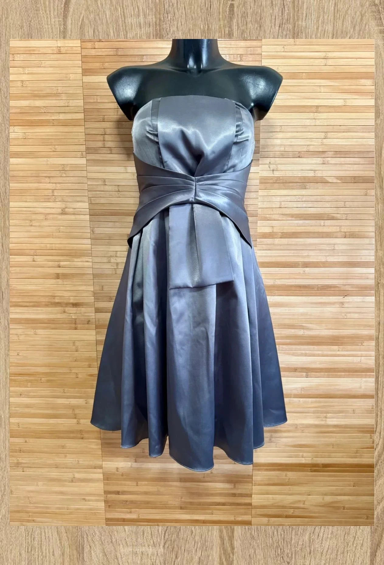 Divino vestido satinado fiesta de Bdba , talla S 😍