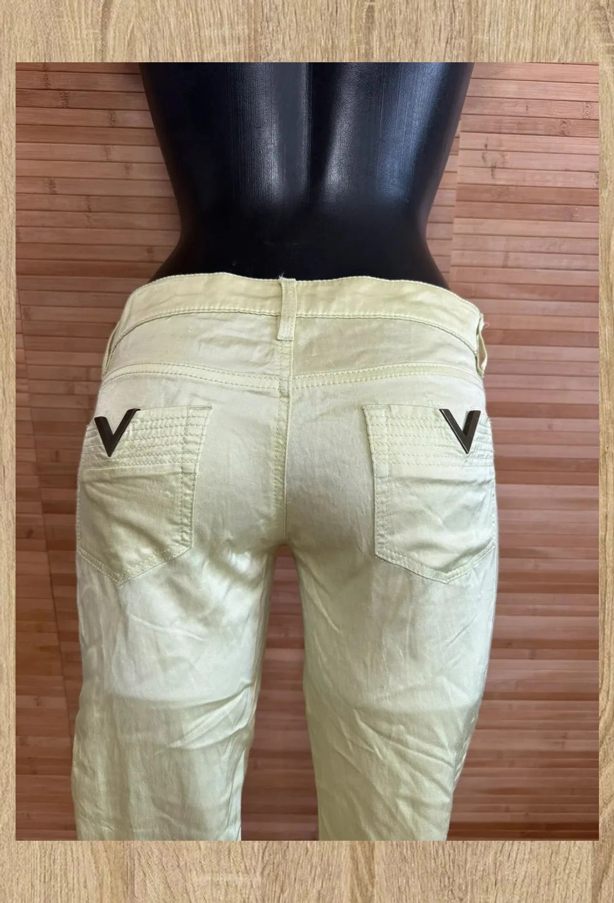 Divino pantalón croped cintura baja , tela satinada, marca Red Valentino , talla 38 😍 – Valentino – taille M / 38 / 10 5