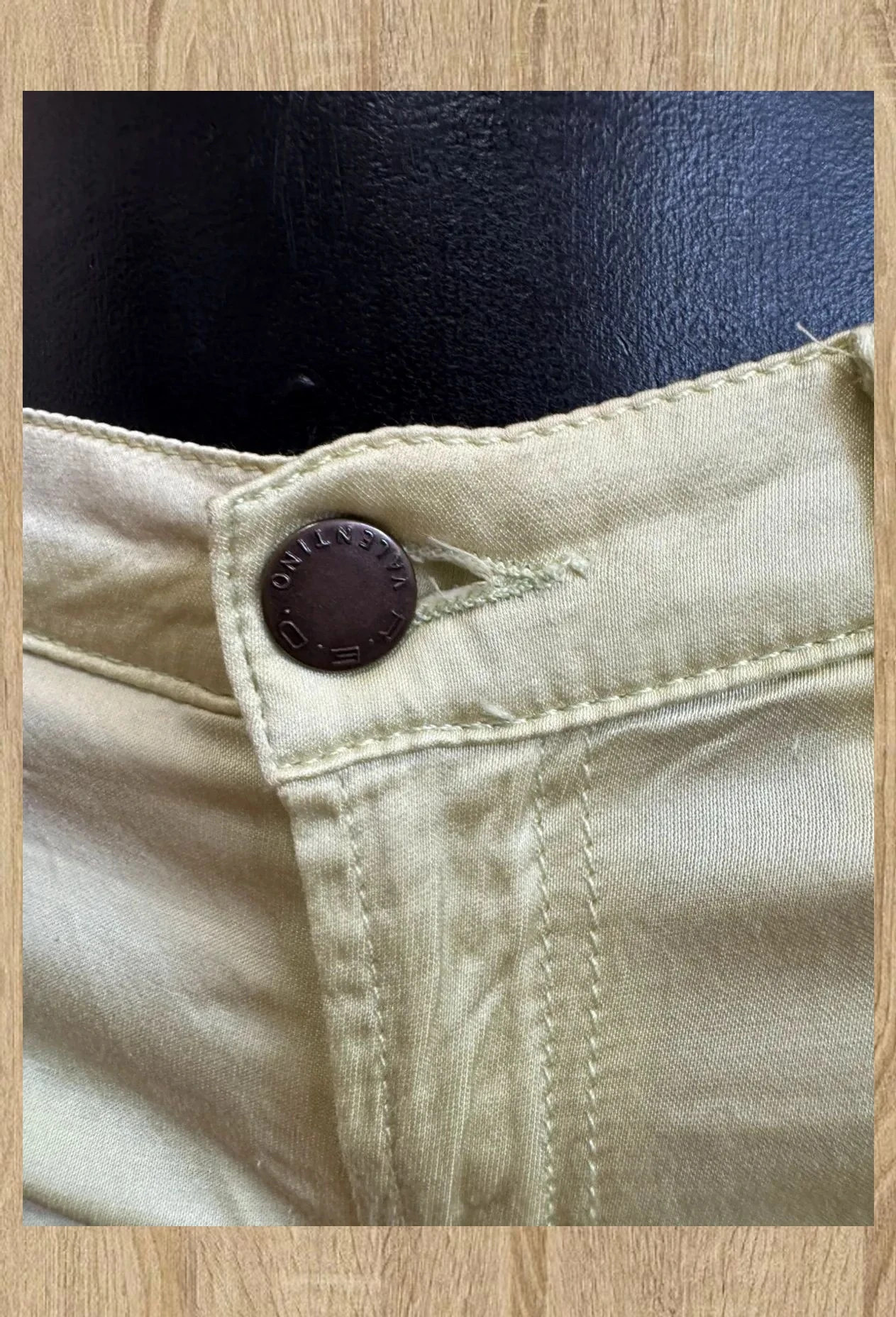 Divino pantalón croped cintura baja , tela satinada, marca Red Valentino , talla 38 😍 – Valentino – taille M / 38 / 10 4
