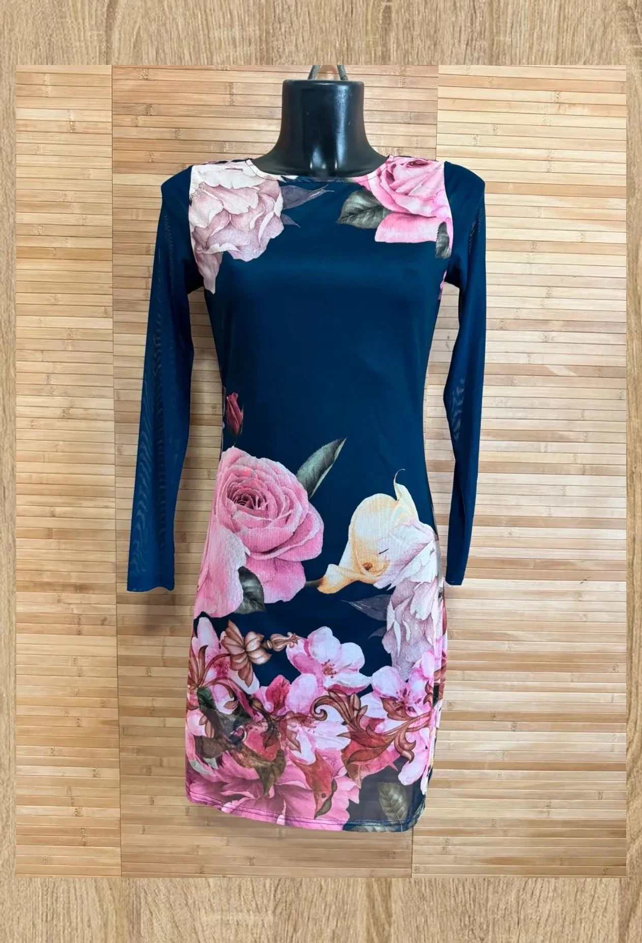Divino vestido flores marca Culito from spain , talla S , elástico 😍