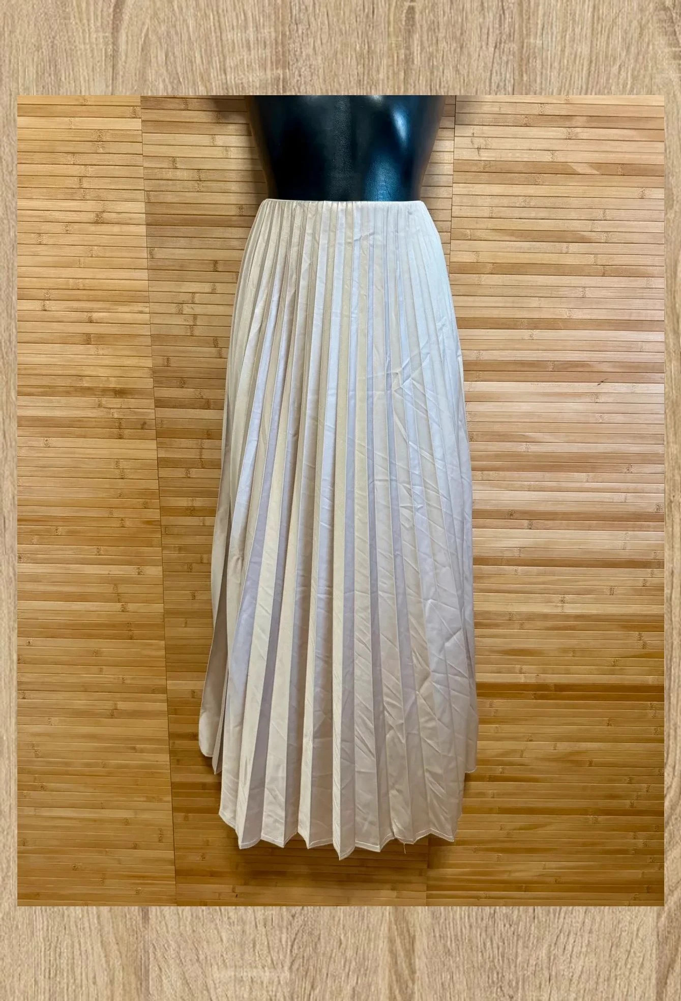 Divina falda plisada satinada , talla 38 😍 – grmzem – taille M / 38 / 10