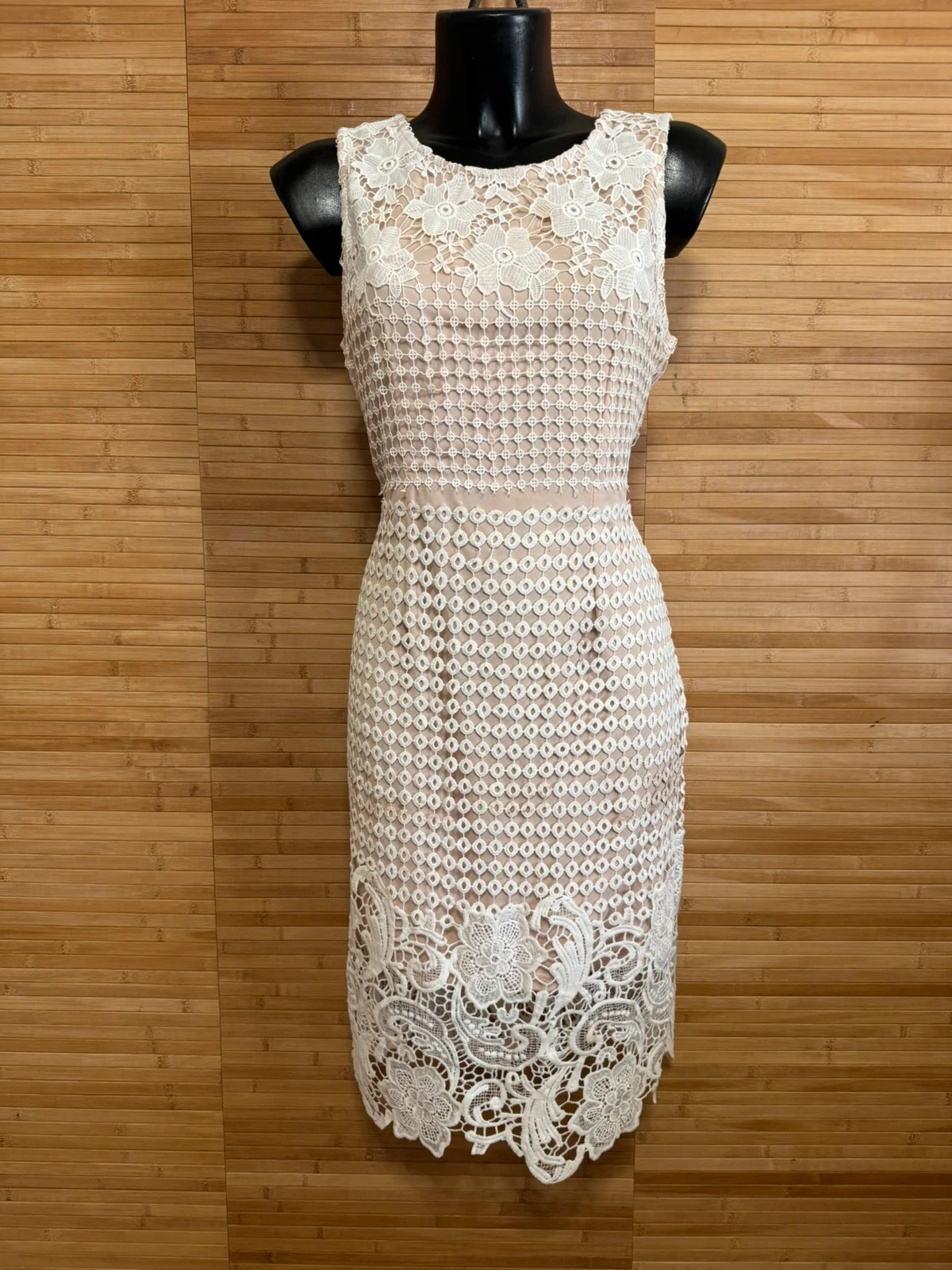 Divino vestido encaje de marca Quiz talla 42 😍