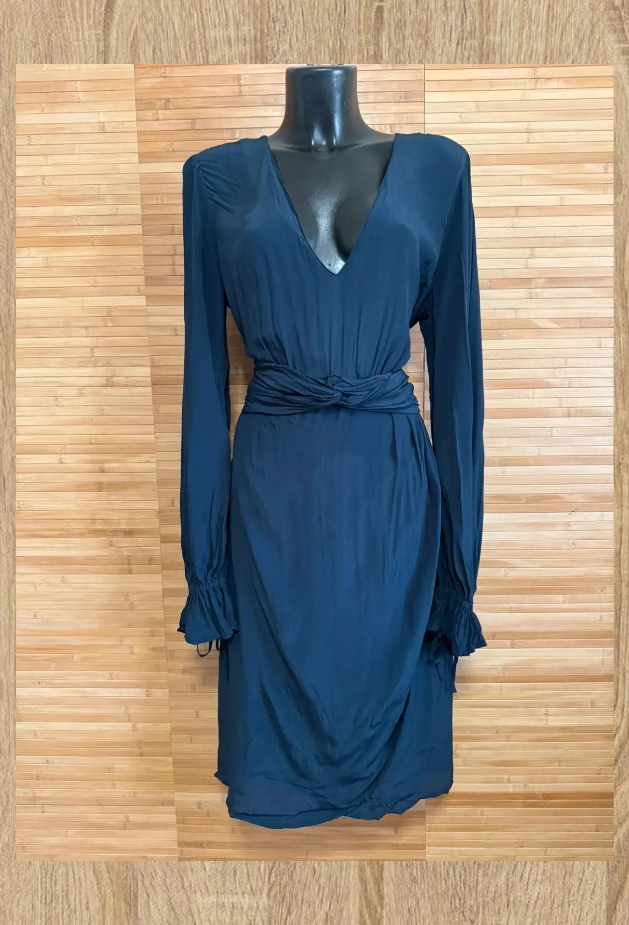 Divino vestido midi tela viscosa de Maison Scotch talla L 😍