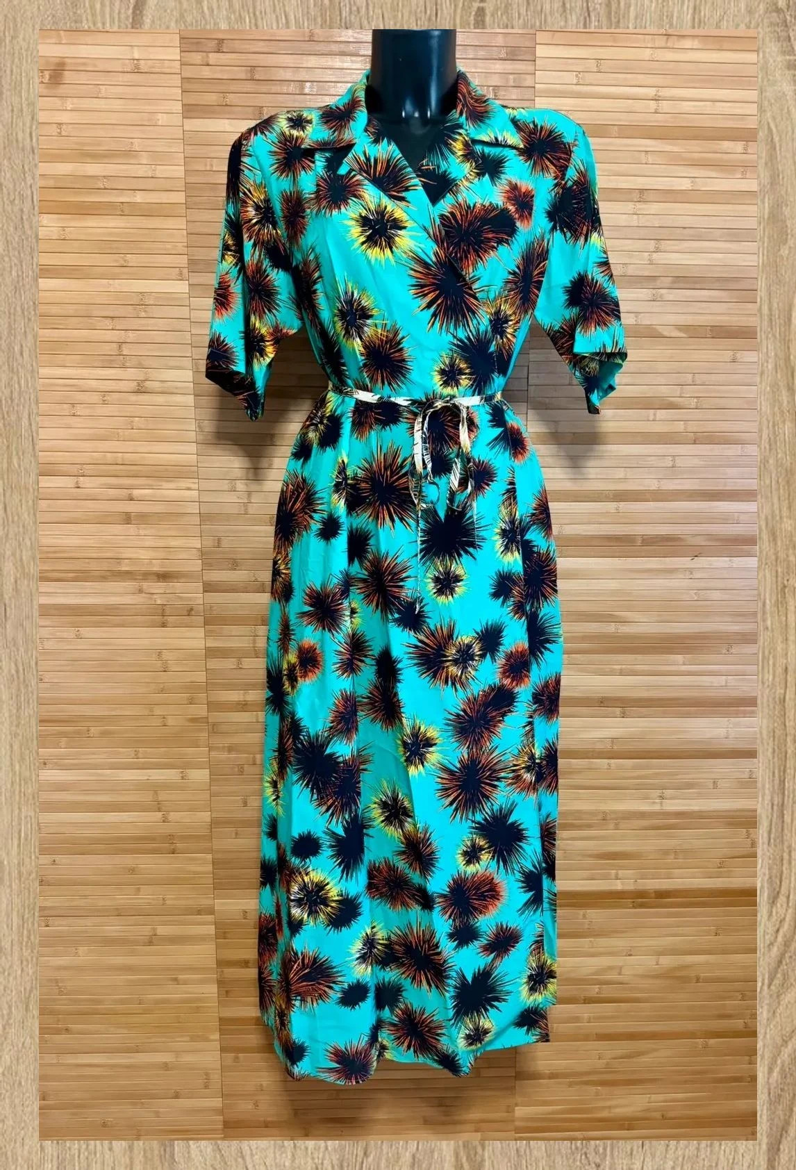Vestido largo cruzado marca Kenzo, talla 36 , con bolsillos , lleva otro vestido debajo como forro 😍