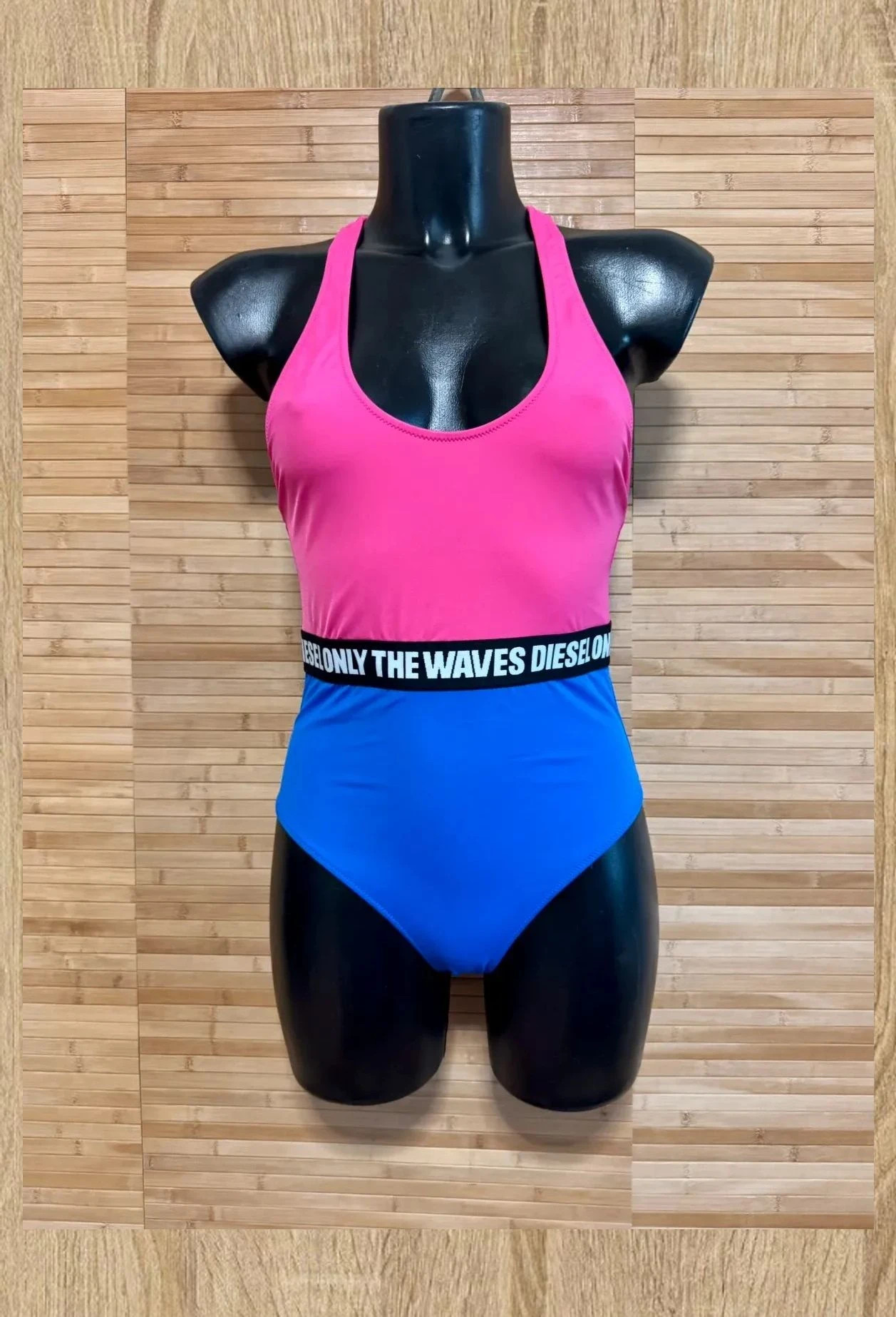 Divino bañador marca diésel , talla L 😍