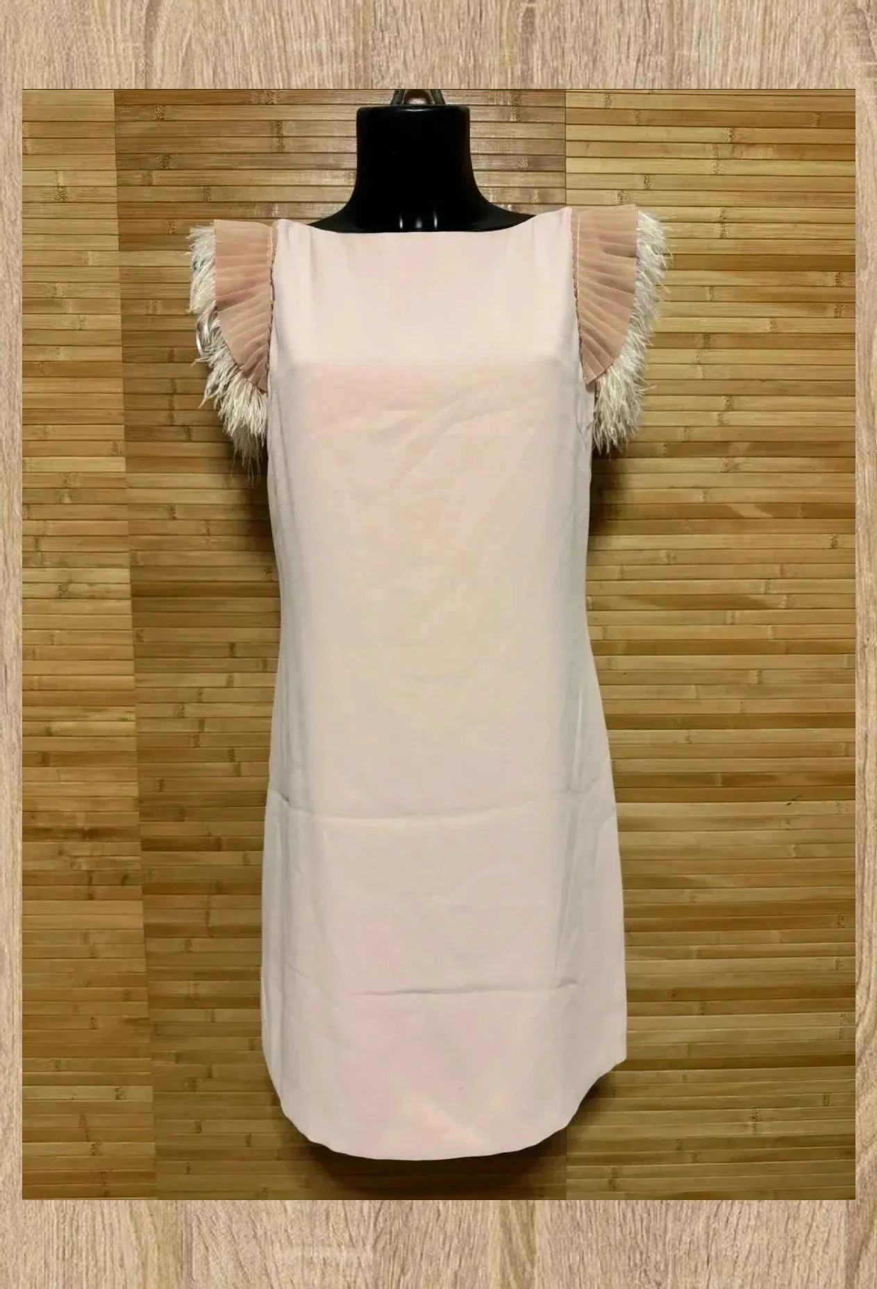 Divino vestido marca Pinko talla 38 color beige rosado 😍
