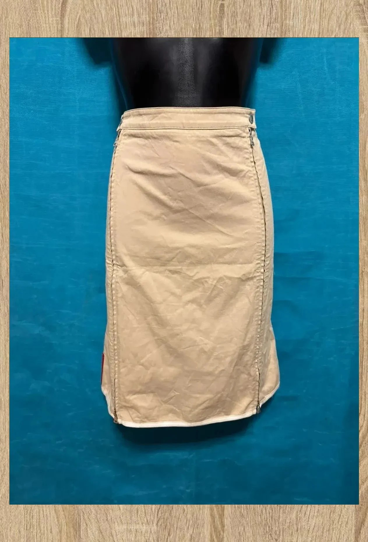 Falda tubo con cremalleras de prada talla 46 italiana 😍
