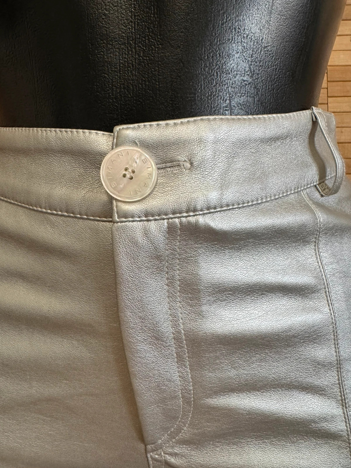 Divino pantalón polipiel, plateado , marca Bimani talla 34 😍 – Bimani – taille XS / 34 / 6 4