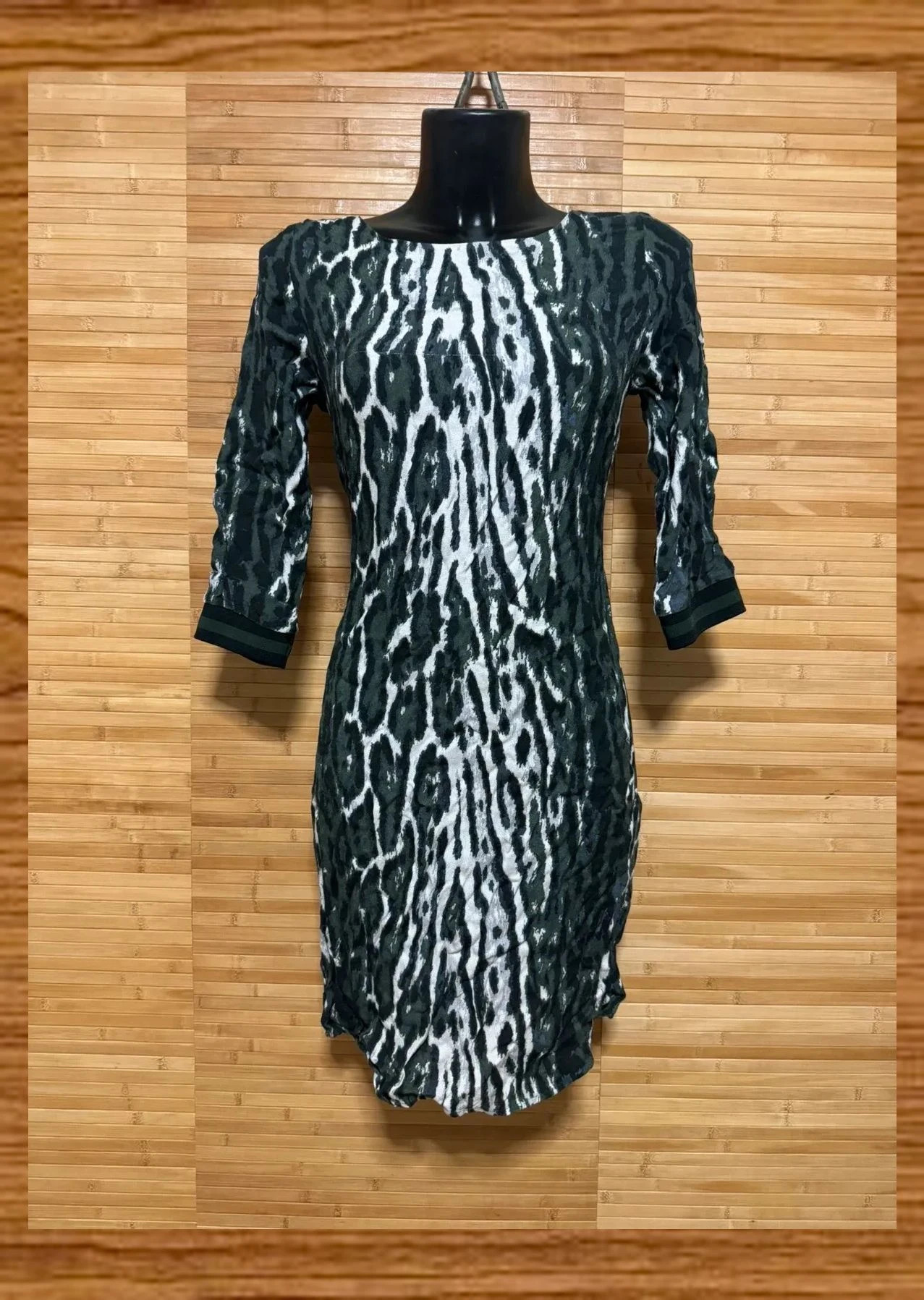 Elegante vestido midi marca Geisha, talla S 😍