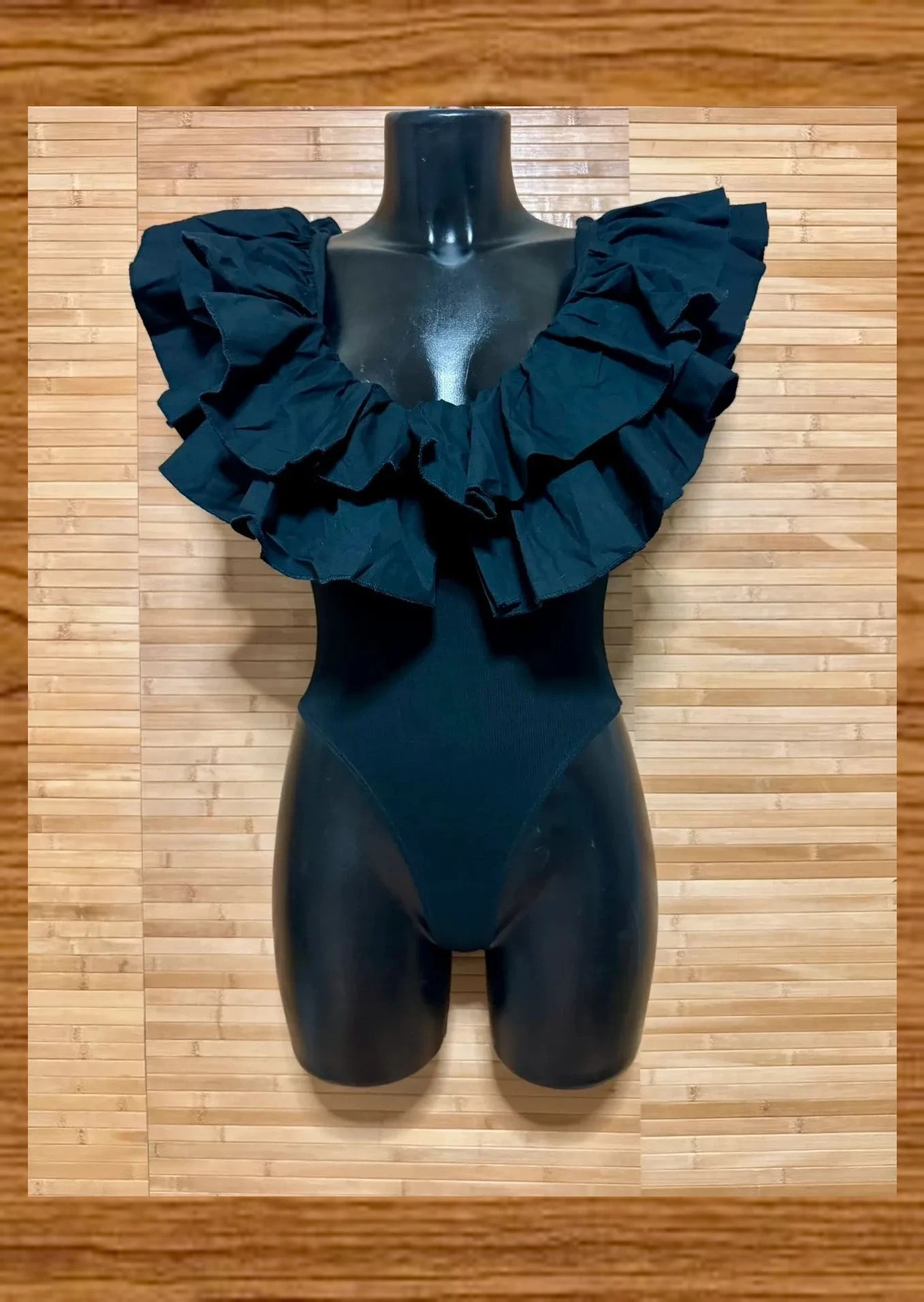 Divino body con volantes negro de Zara , talla S 😍 – Zara – taille S / 36 / 8 5