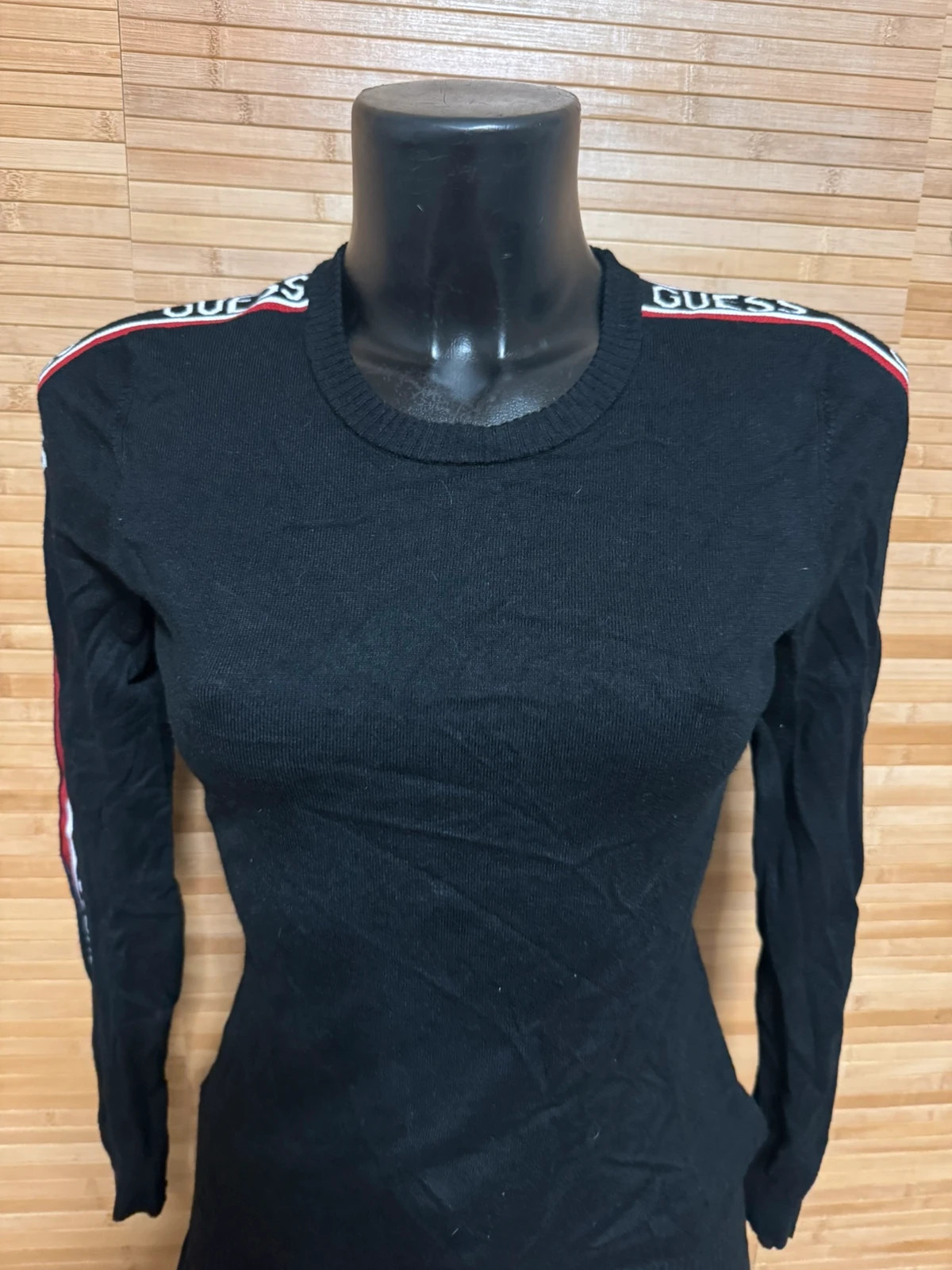 Jersey negro marca Guess talla M 😍 – GUESS – taille M / 38 / 10 3