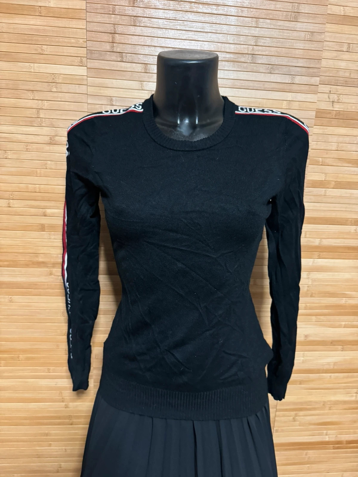 Jersey negro marca Guess talla M 😍 – GUESS – taille M / 38 / 10 2