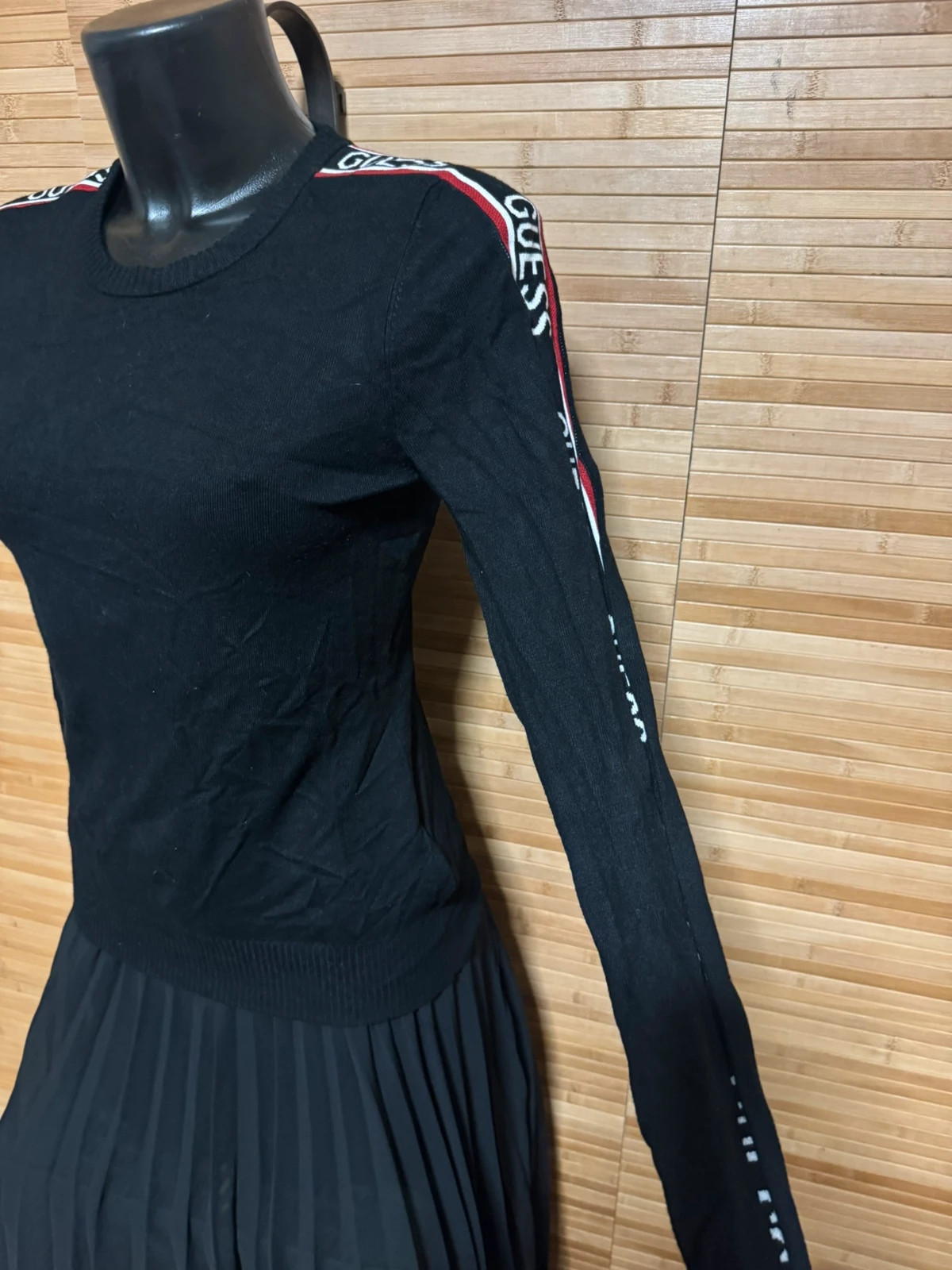 Jersey negro marca Guess talla M 😍 – GUESS – taille M / 38 / 10 4