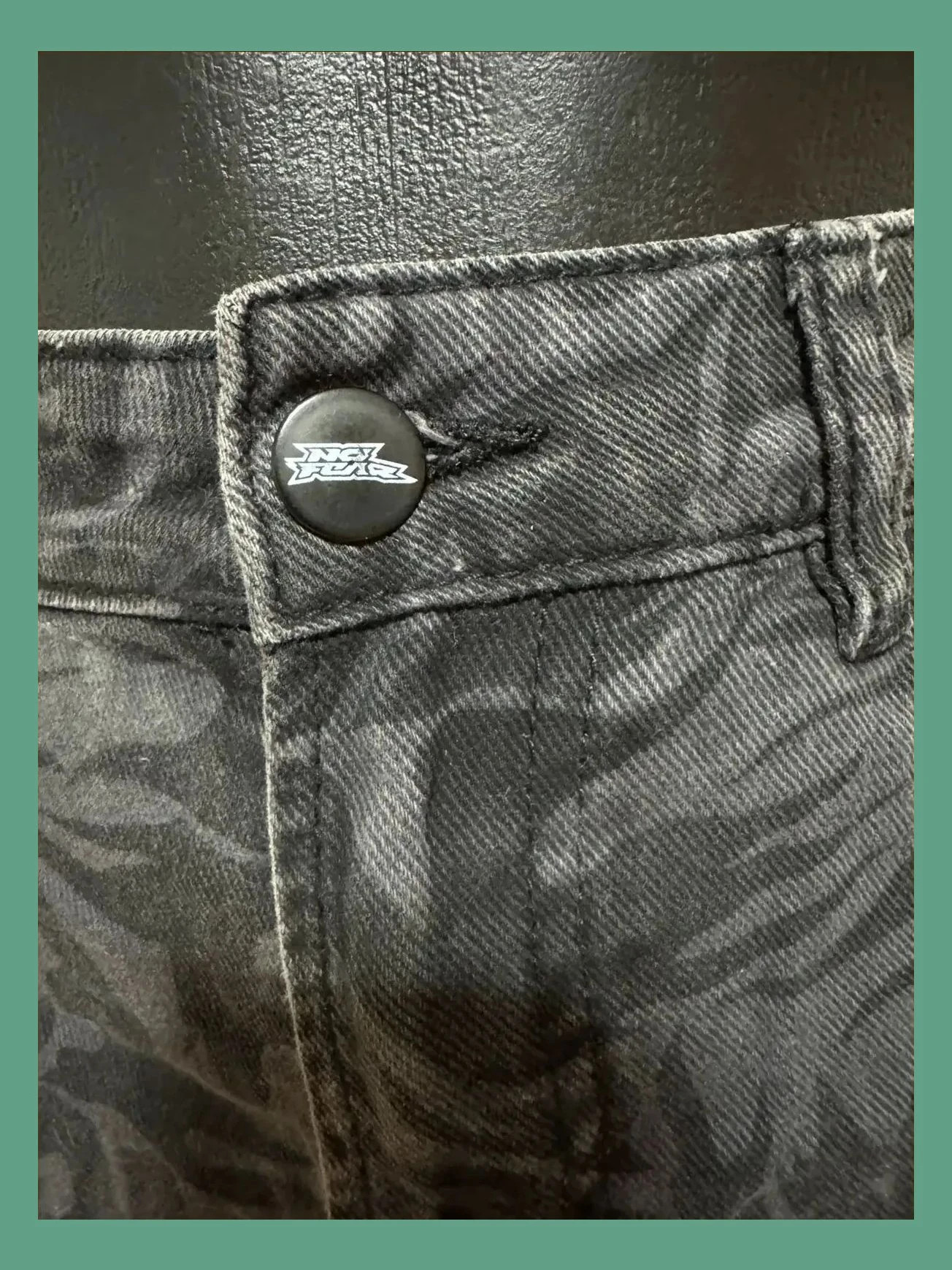 Vaquero ancho estampado de No Fear x H&M talla 38 😍 – No Fear – taille M / 38 / 10 5