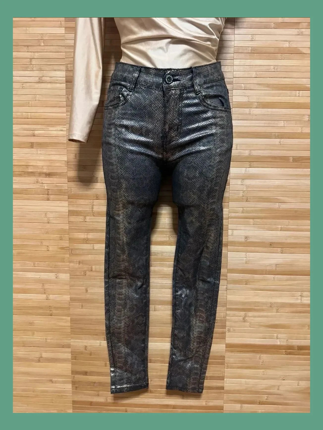 Vaquero pitillo metalizado animal print , marca Q2 , talla S 😍 – Q2 – taille S / 36 / 8 2