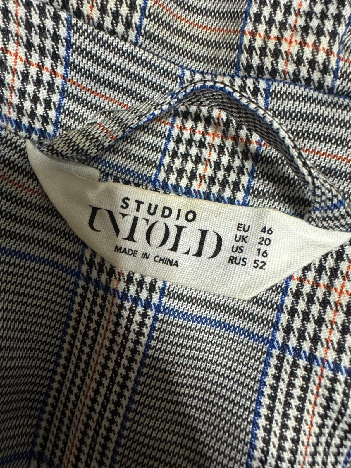 Divino blazer cuadros talla 46 , un botón está partido 😍 – Studio Untold – taille 4XL / 48 / 20 4