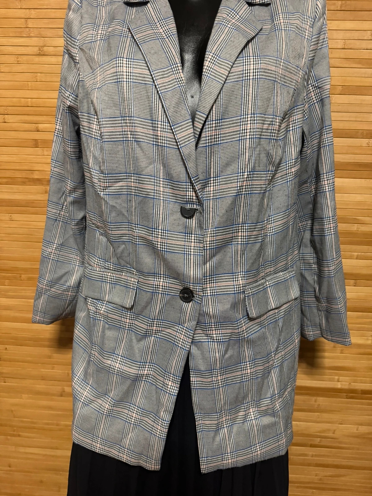 Divino blazer cuadros talla 46 , un botón está partido 😍 – Studio Untold – taille 4XL / 48 / 20 2
