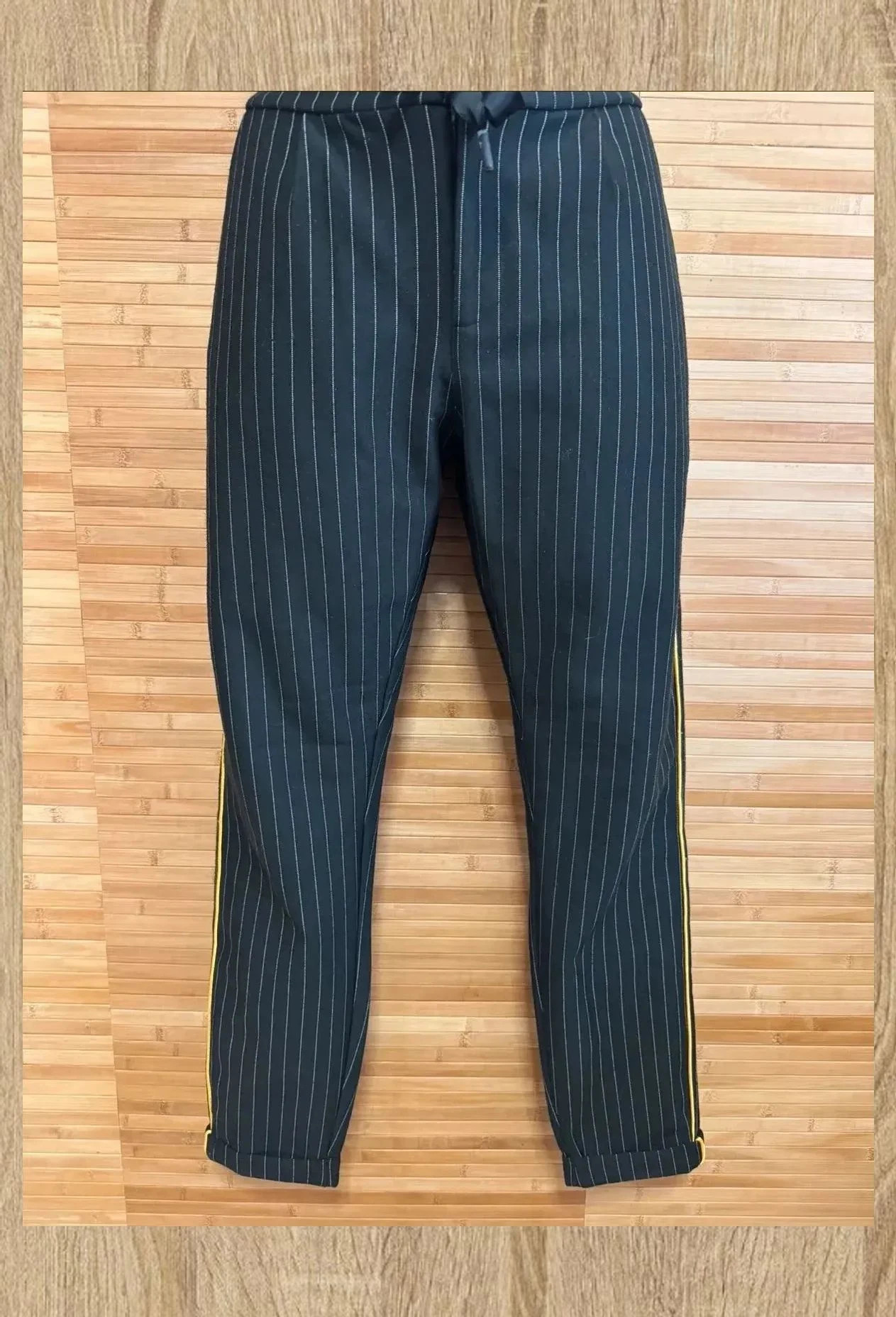 Pantalones rayas de Distrikt Nørrebro talla M 😍 – DISTRIKT NØRREBRO – taille M / 38 / 10 2