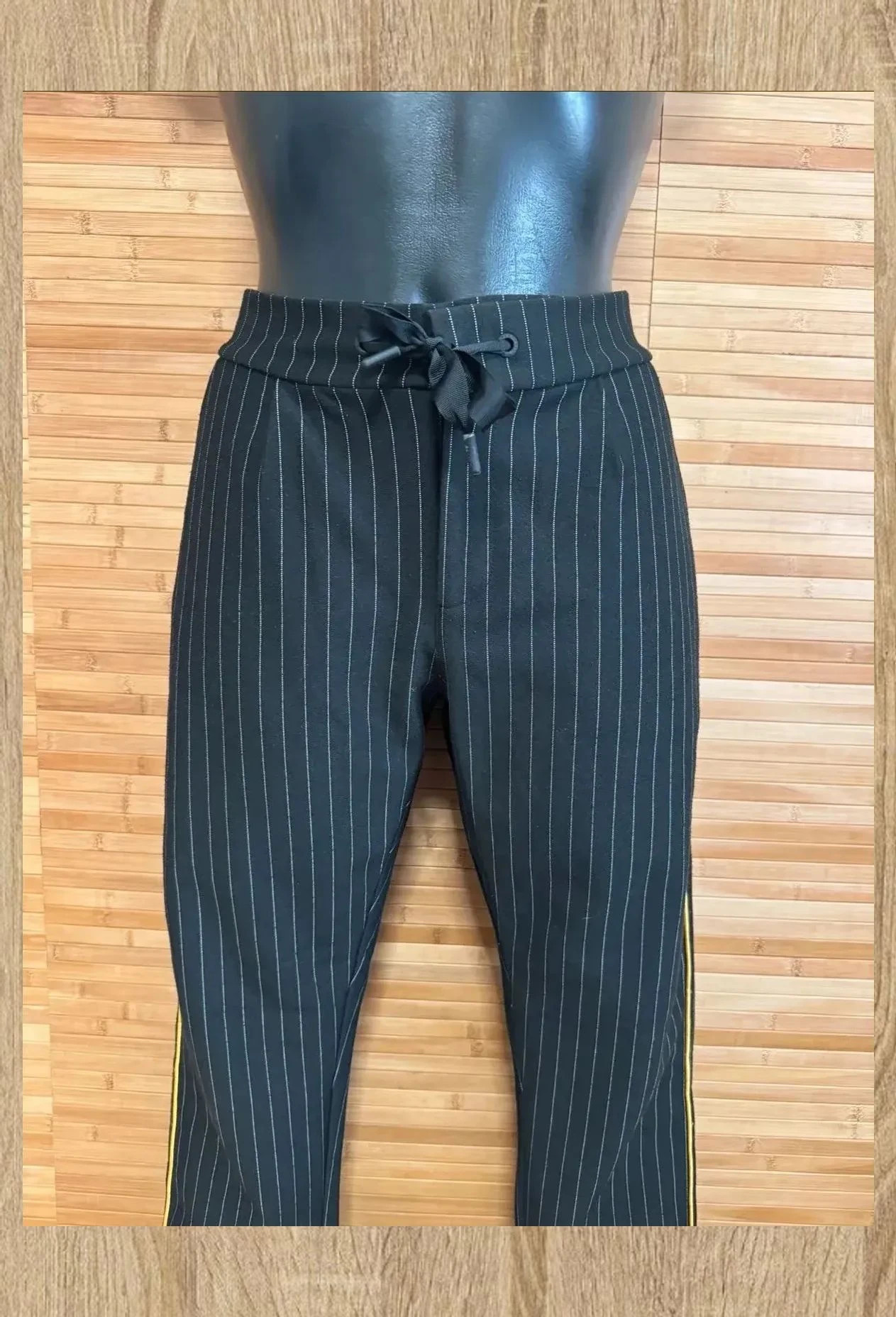 Pantalones rayas de Distrikt Nørrebro talla M 😍 – DISTRIKT NØRREBRO – taille M / 38 / 10 3