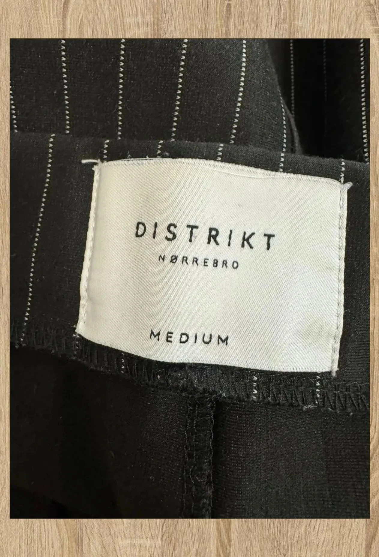 Pantalones rayas de Distrikt Nørrebro talla M 😍 – DISTRIKT NØRREBRO – taille M / 38 / 10 5